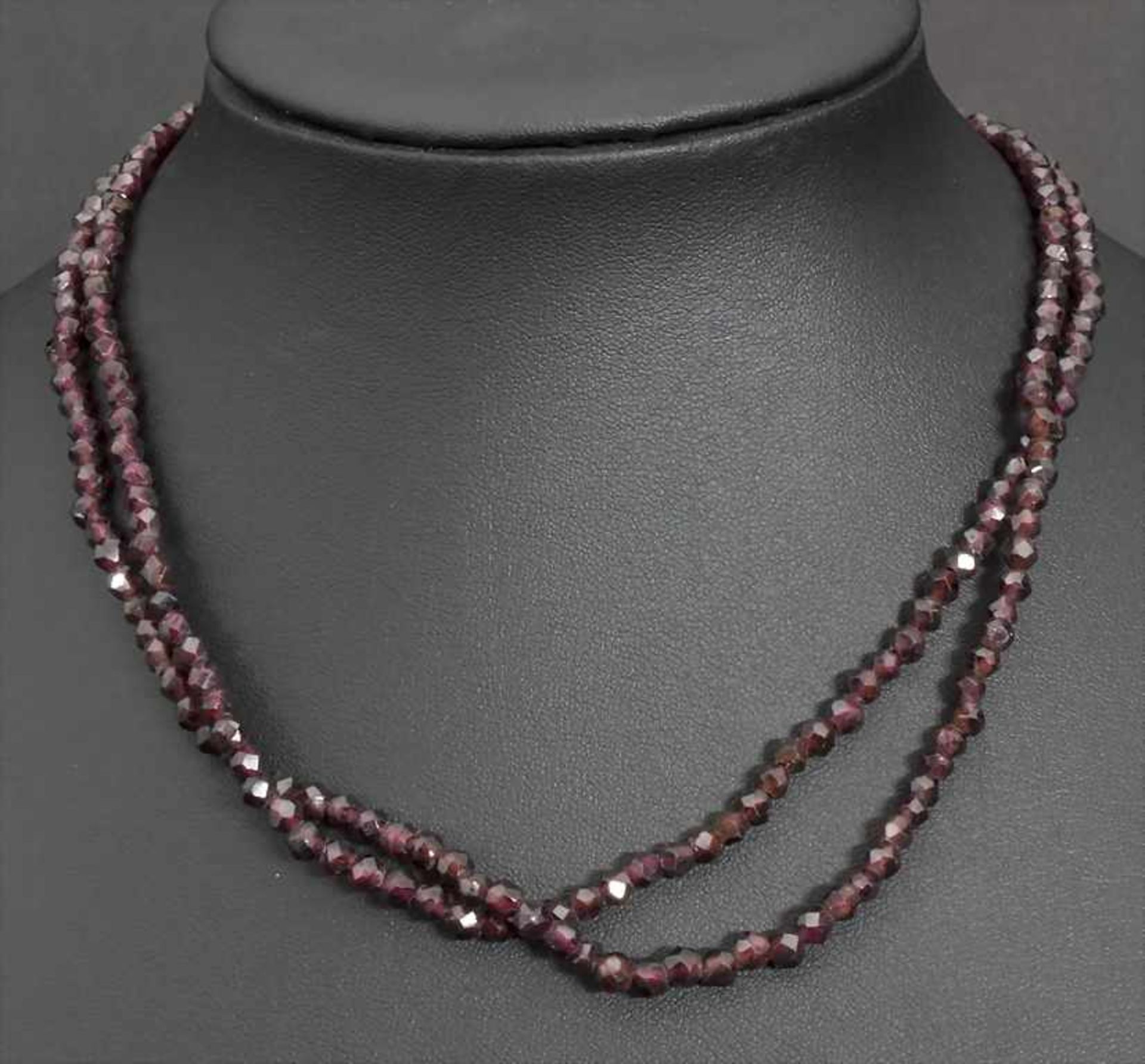 Granat-Collier / A garnet necklace - Image 6 of 6