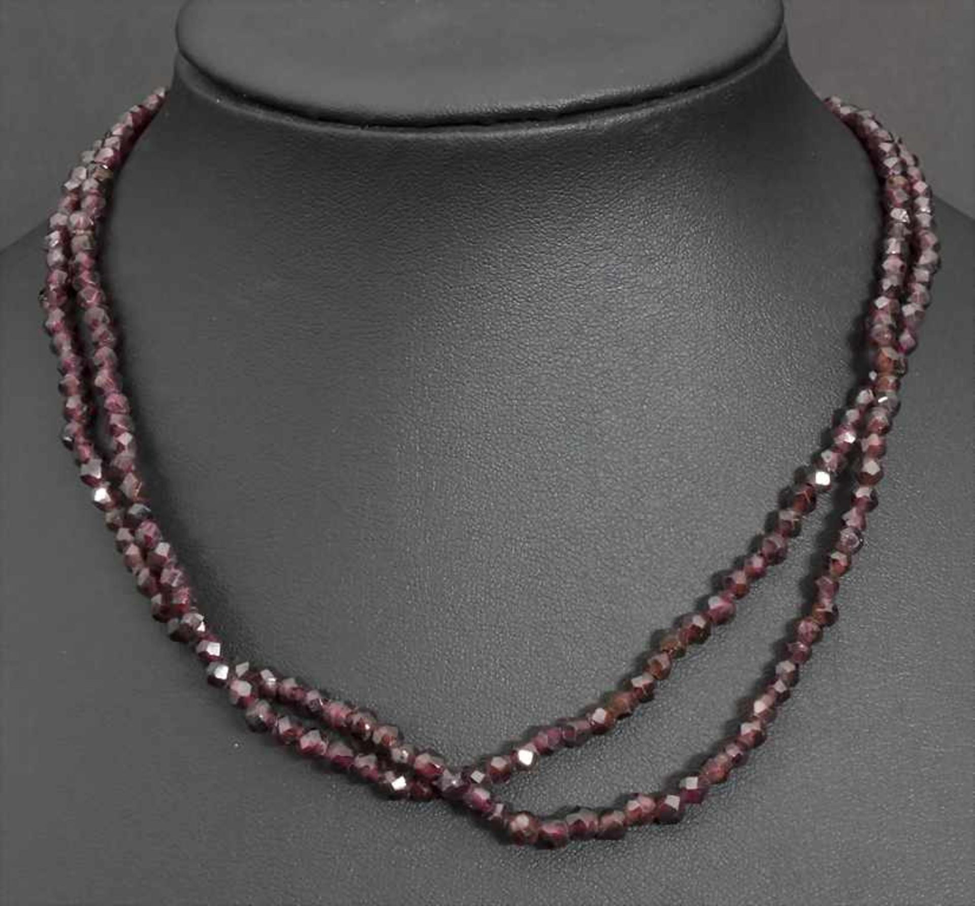 Granat-Collier / A garnet necklace - Bild 6 aus 6