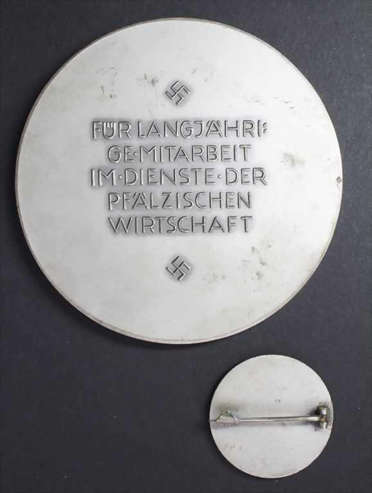 Plakette und Anstecker '25 Jahre im Dienste der Pfälzischen Wirtschaft, Drittes Reich< - Image 2 of 5