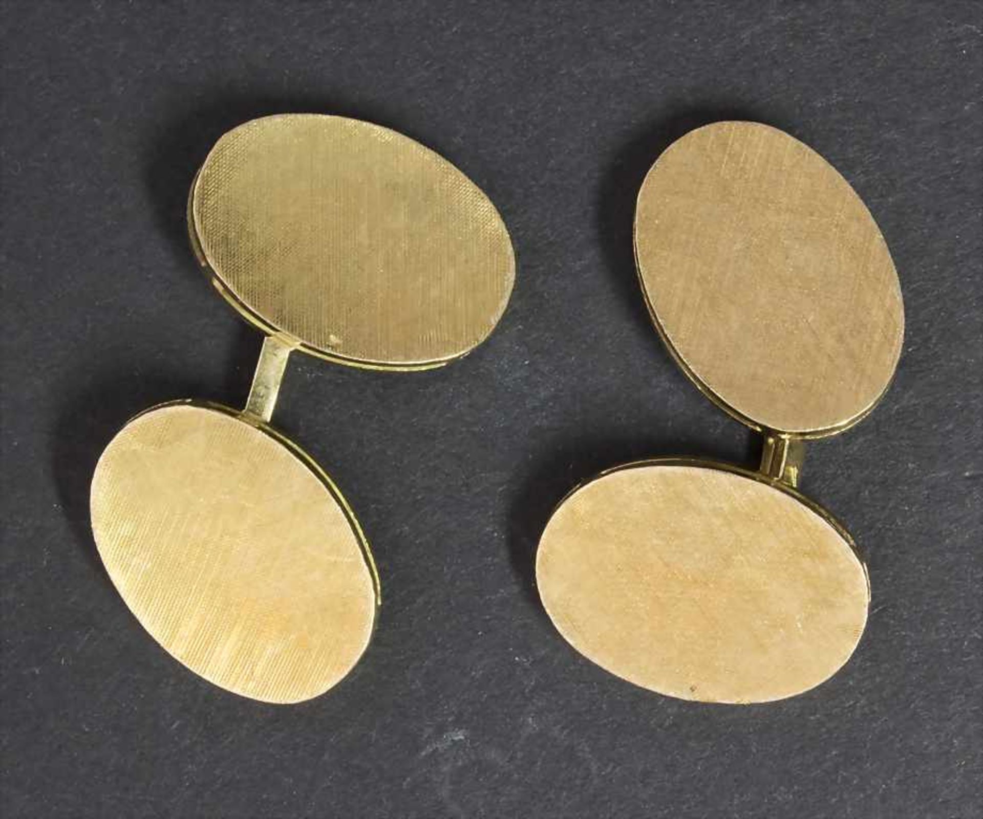 Paar Manschettenknöpfe / A pair of gold cufflinks<