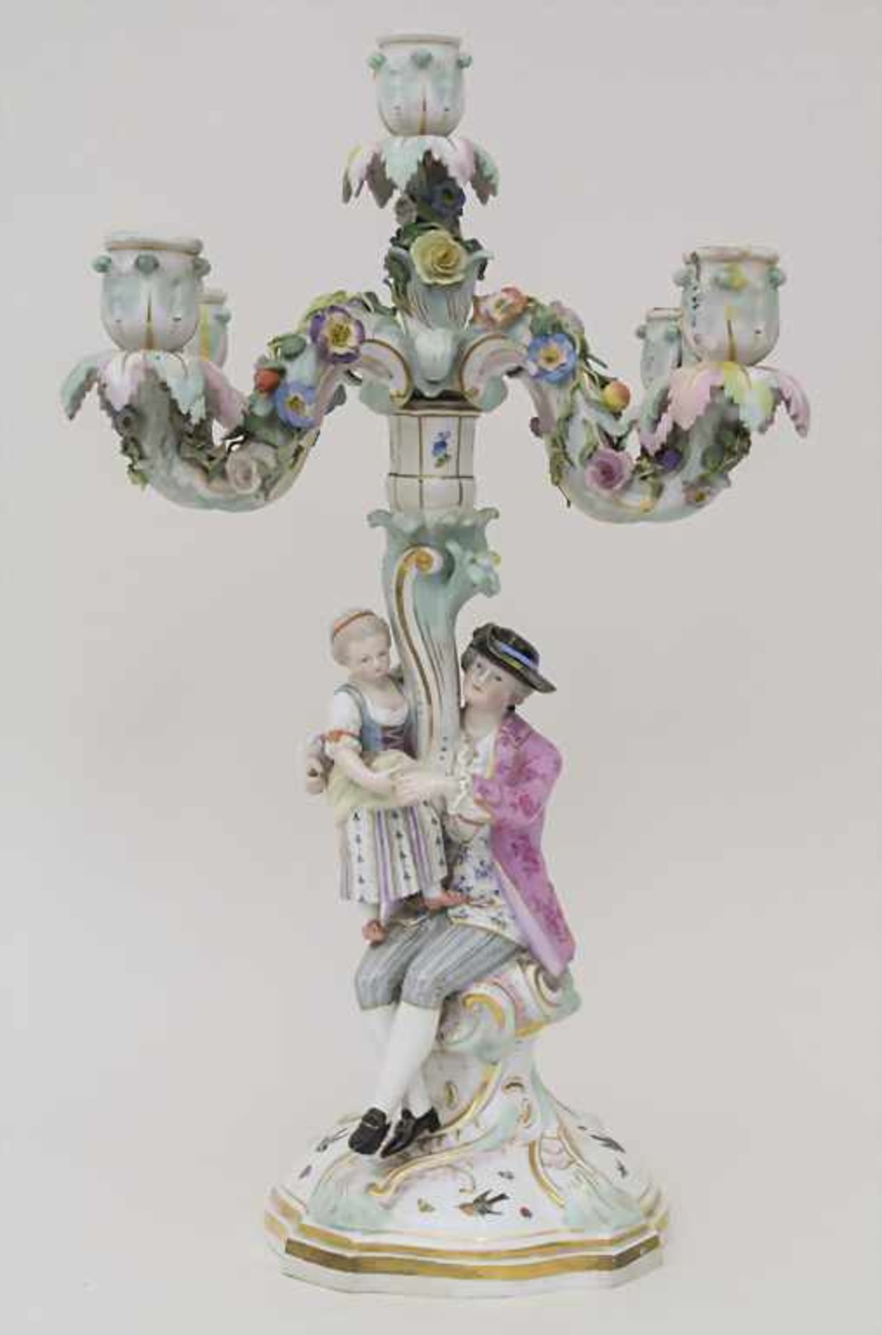Kerzenleuchter mit galanten Szenen / A candlesticks with courting scenes, Meissen, 19. Jh.