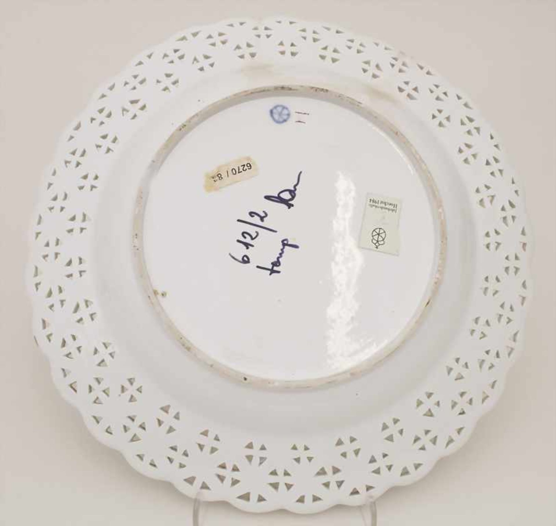 Teller / A plate, Höchst, um 1770< - Bild 4 aus 5