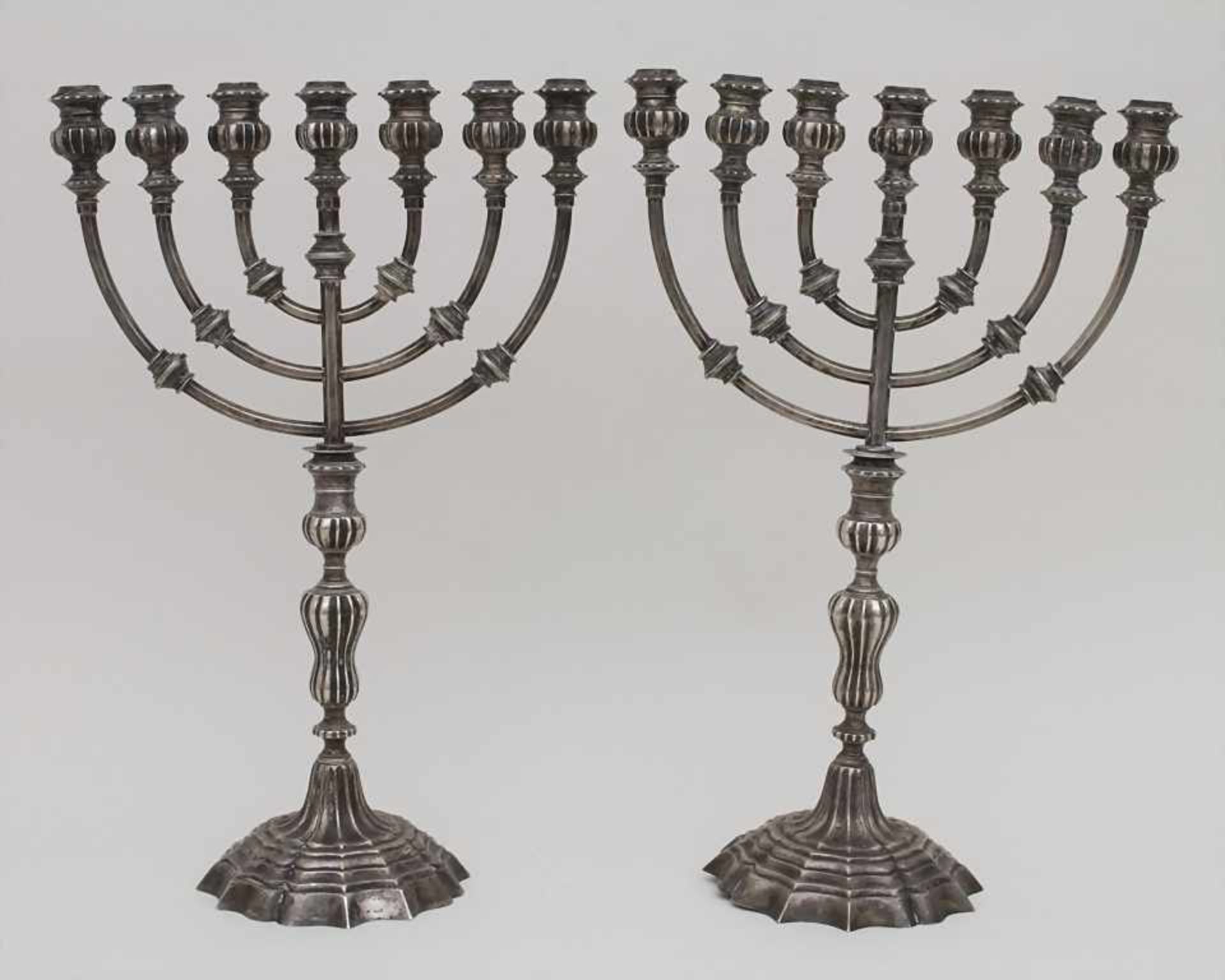 Paar Chanukka-Leuchter / A pair of hanukkah silver candlesticks, deutsch, um 1875 - Bild 3 aus 6