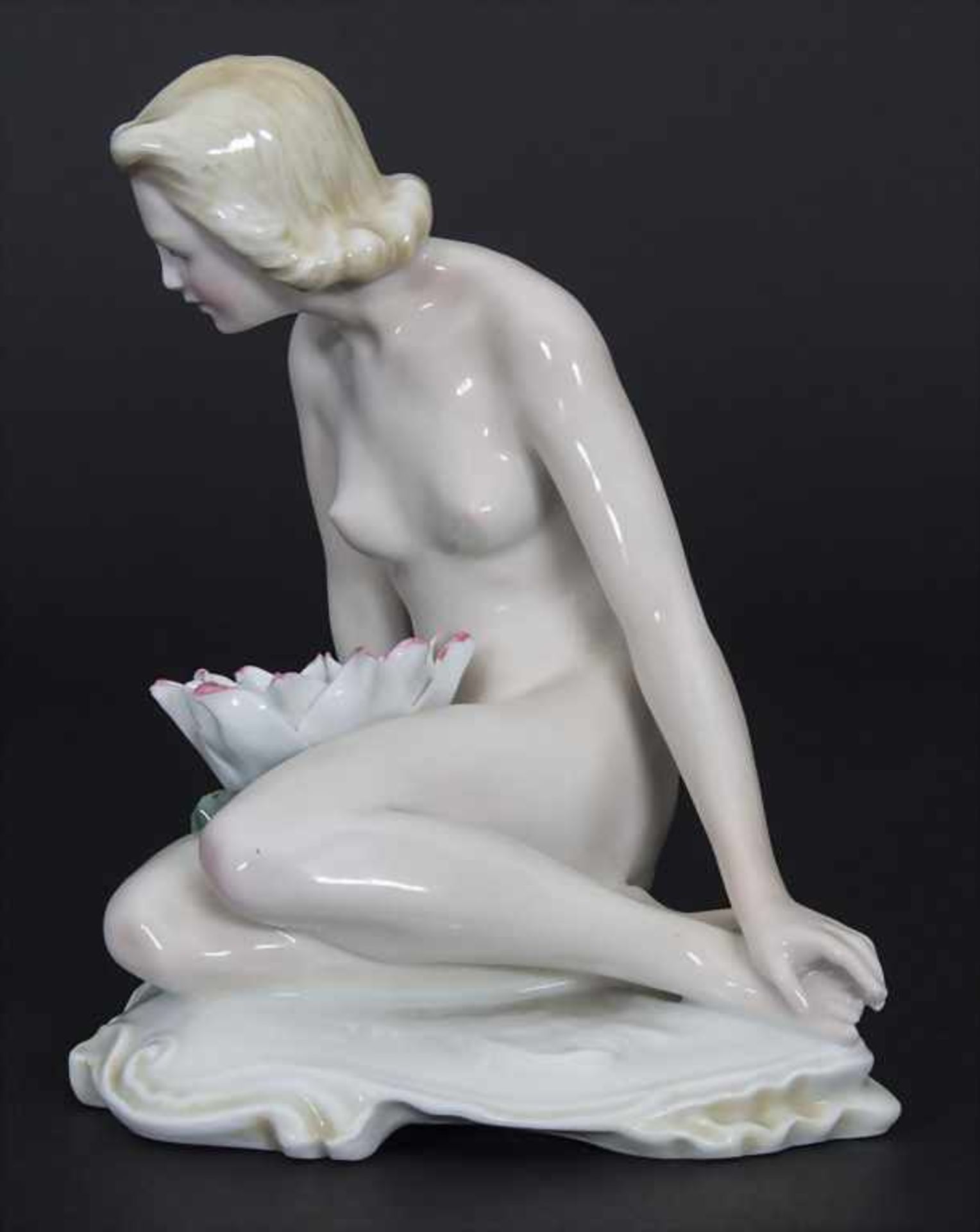 Jugendstil Mädchenakt mit Seerose / An Art Nouveau nude with a water lily, Karl Ens, Volkstedt um - Image 2 of 6