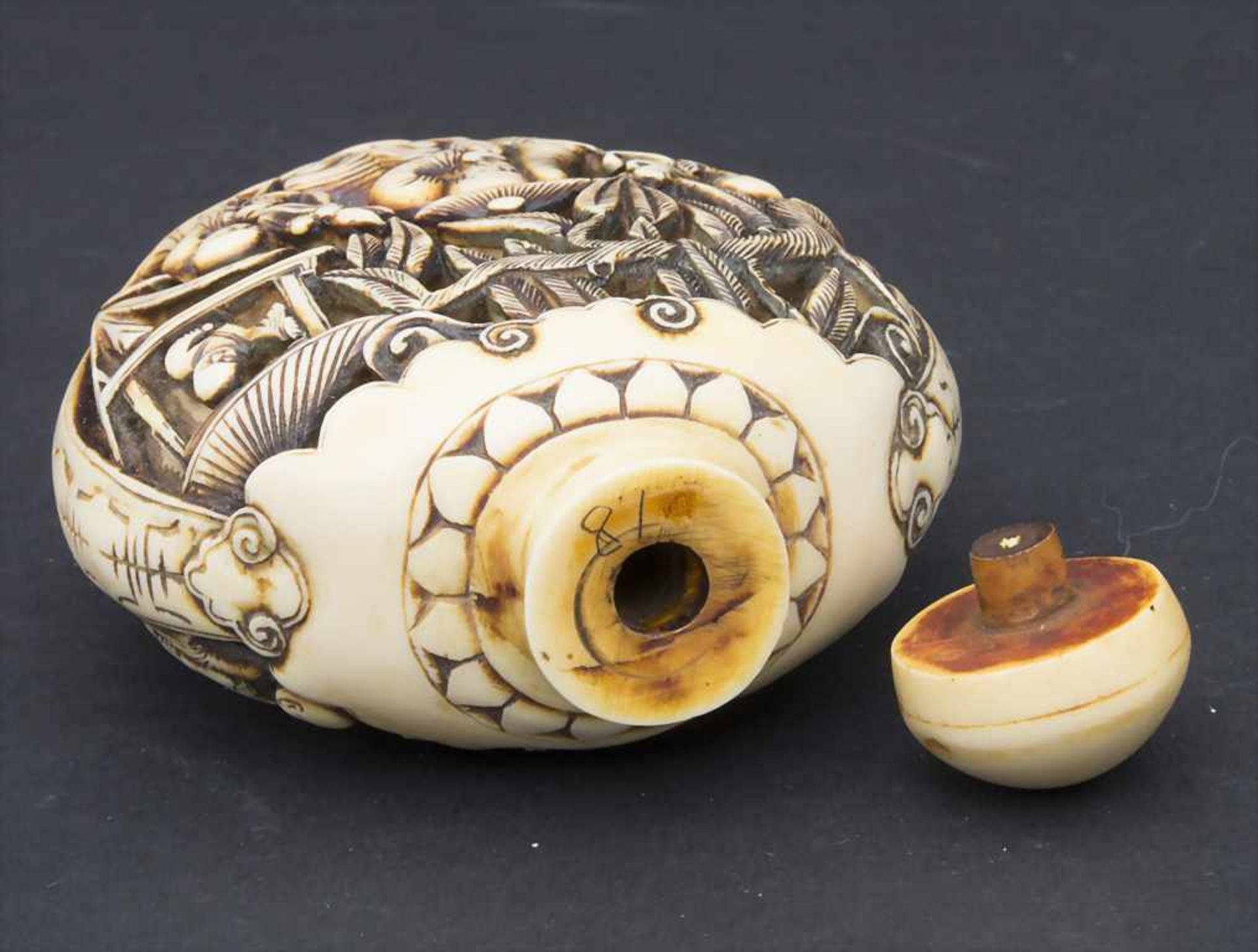 Snuffbottle mit Figurendekor / A snuff bottle with figural scenes, China, un 1900 - Image 5 of 7