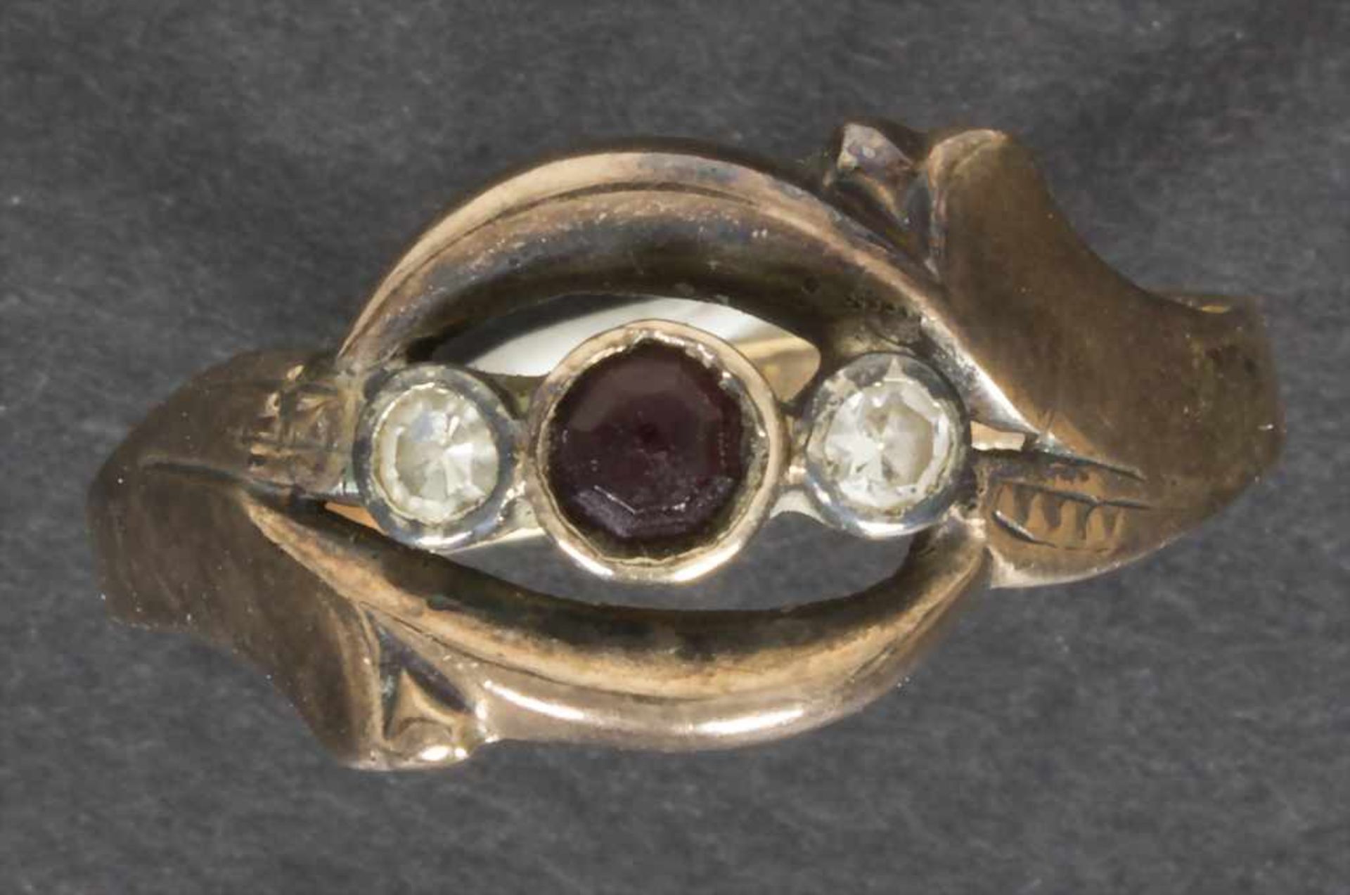 Damenring mit Diamanten und Rubin / A lady's ring wit diamonds and ruby, um 1900