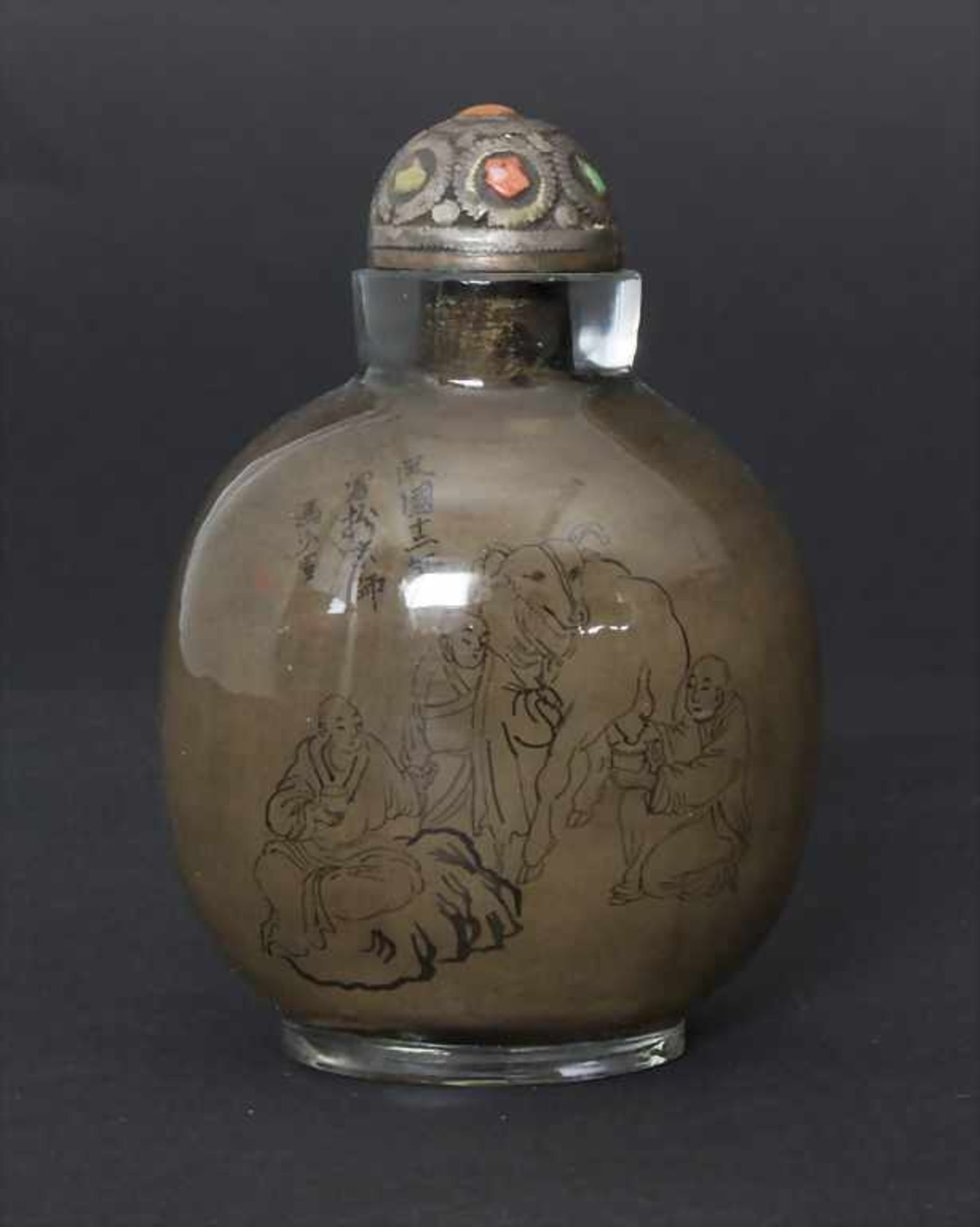 Snuffbottle mit Tuschemalerei 'Mönche' / A snuff bottle with ink drawings 'monks', China, um