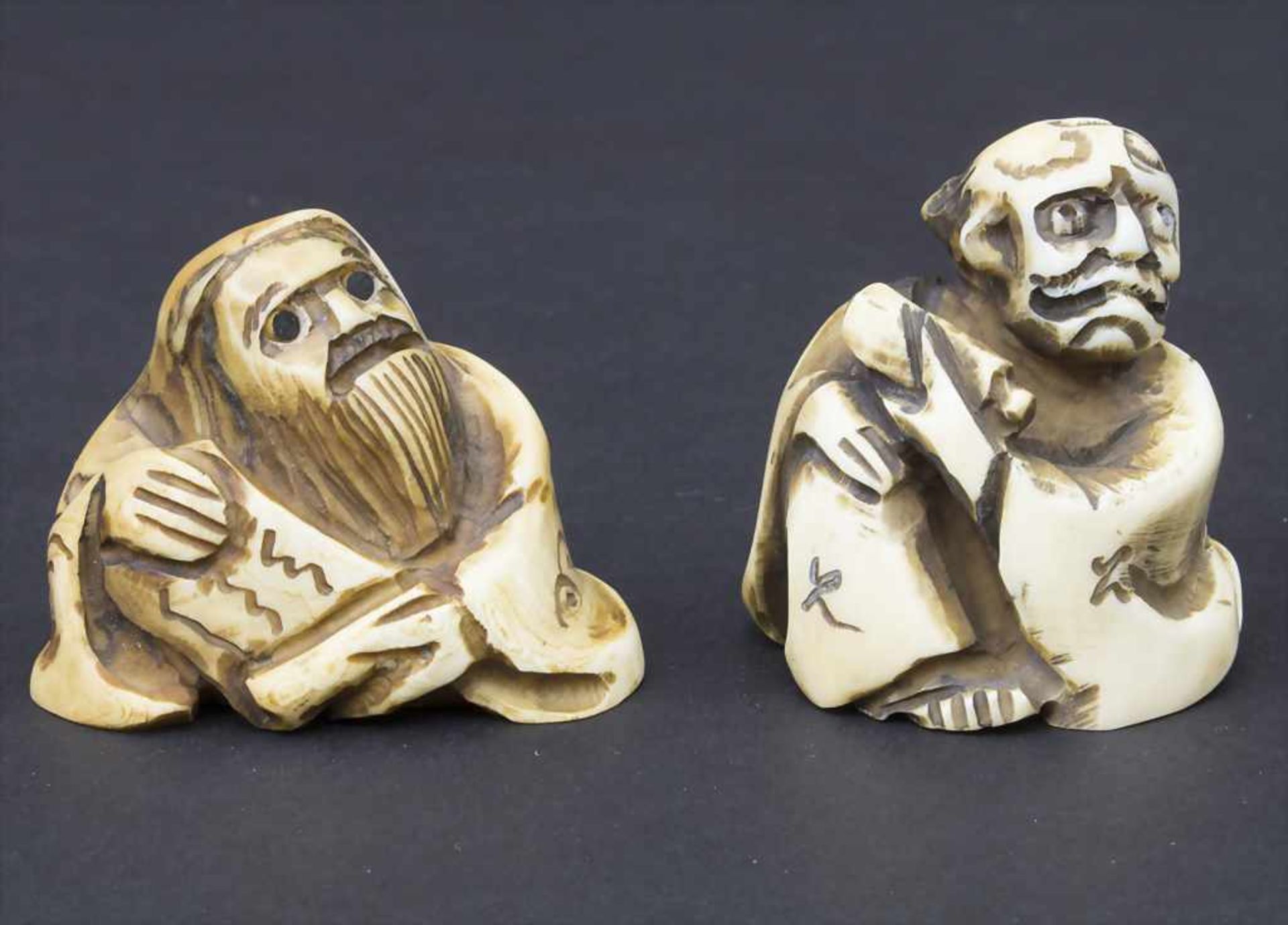 2 Netsuke 'Gelehrter' / 2 netsuke 'scholar', um 1900