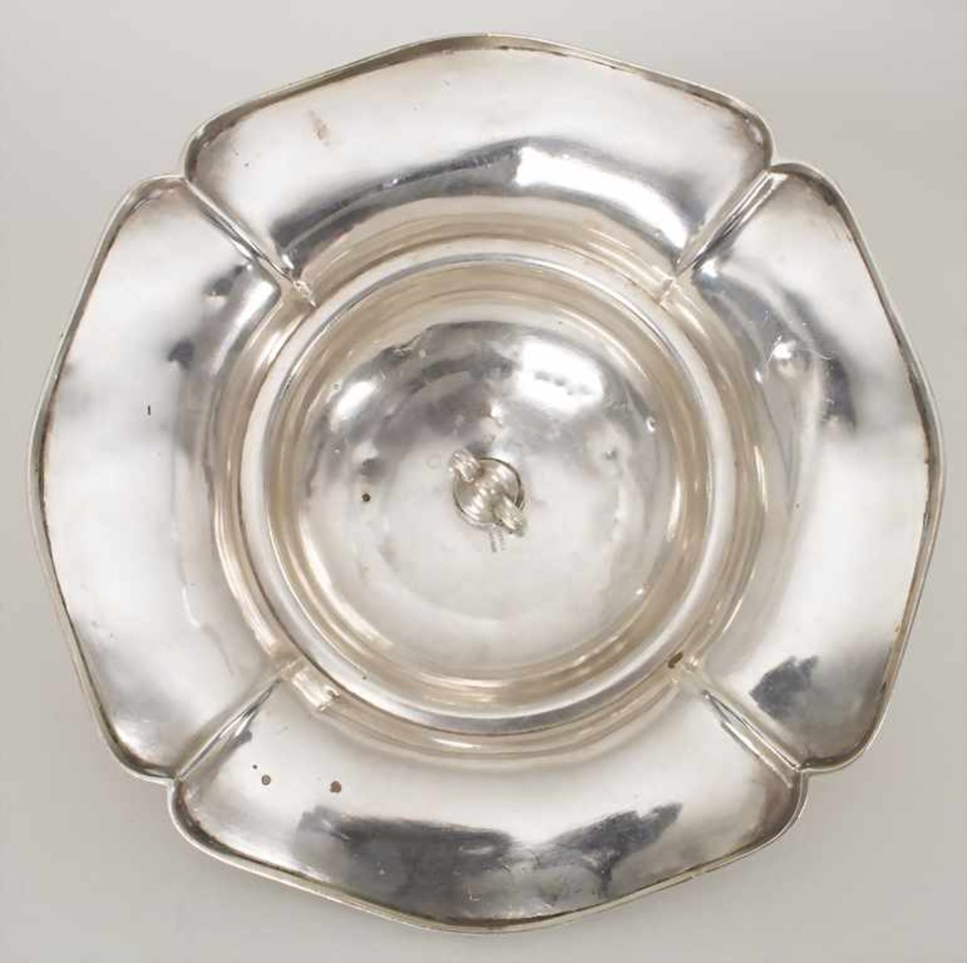 Legumier / Wöchnerinnenschüssel / A silver vegetable tureen cover, Odiot, Paris, nach 1839<b - Bild 12 aus 12