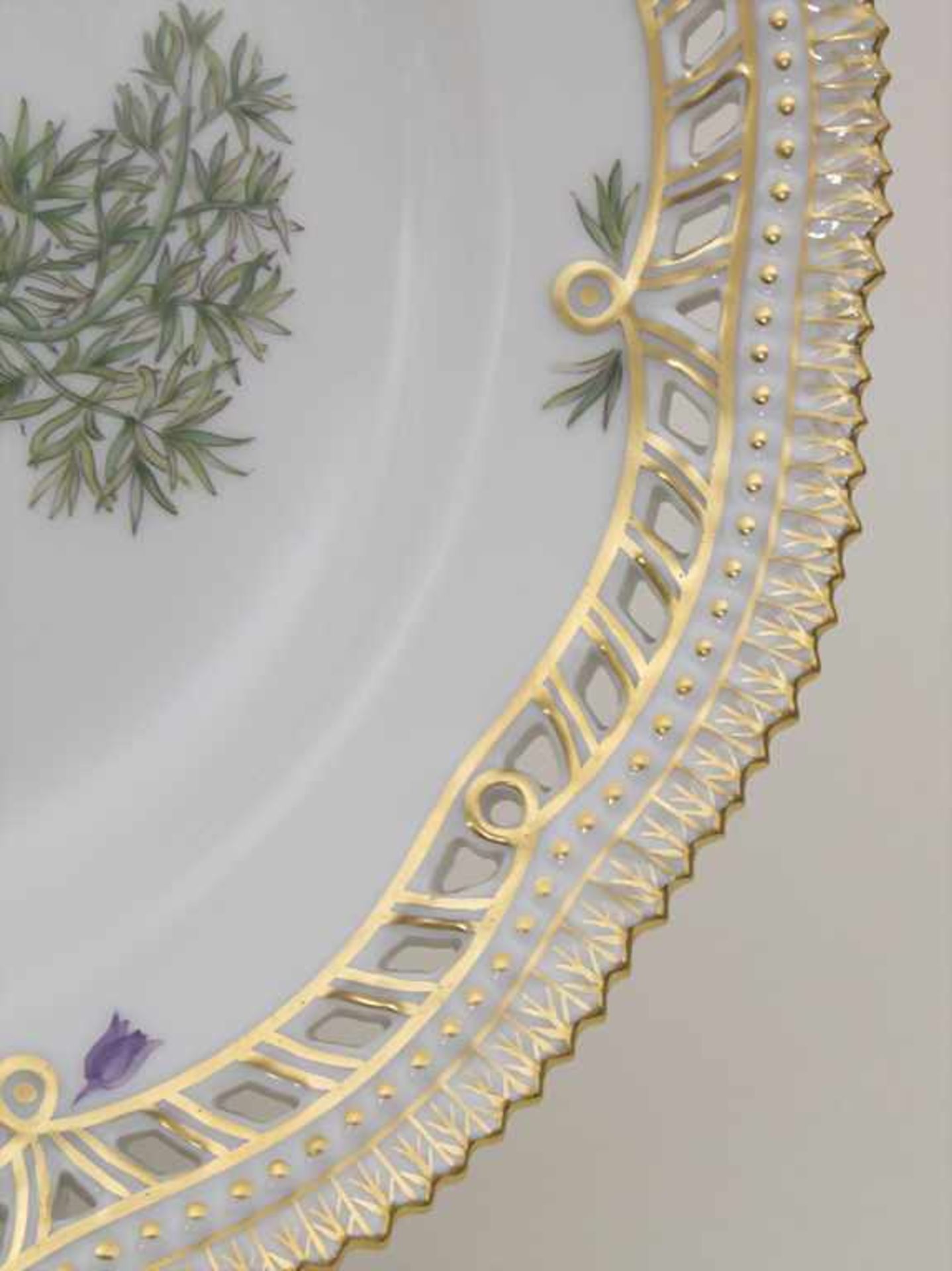 Teller mit Anemone / A plate with anemone, Flora Danica, Royal Copenhagen, 20. Jh. - Bild 3 aus 6