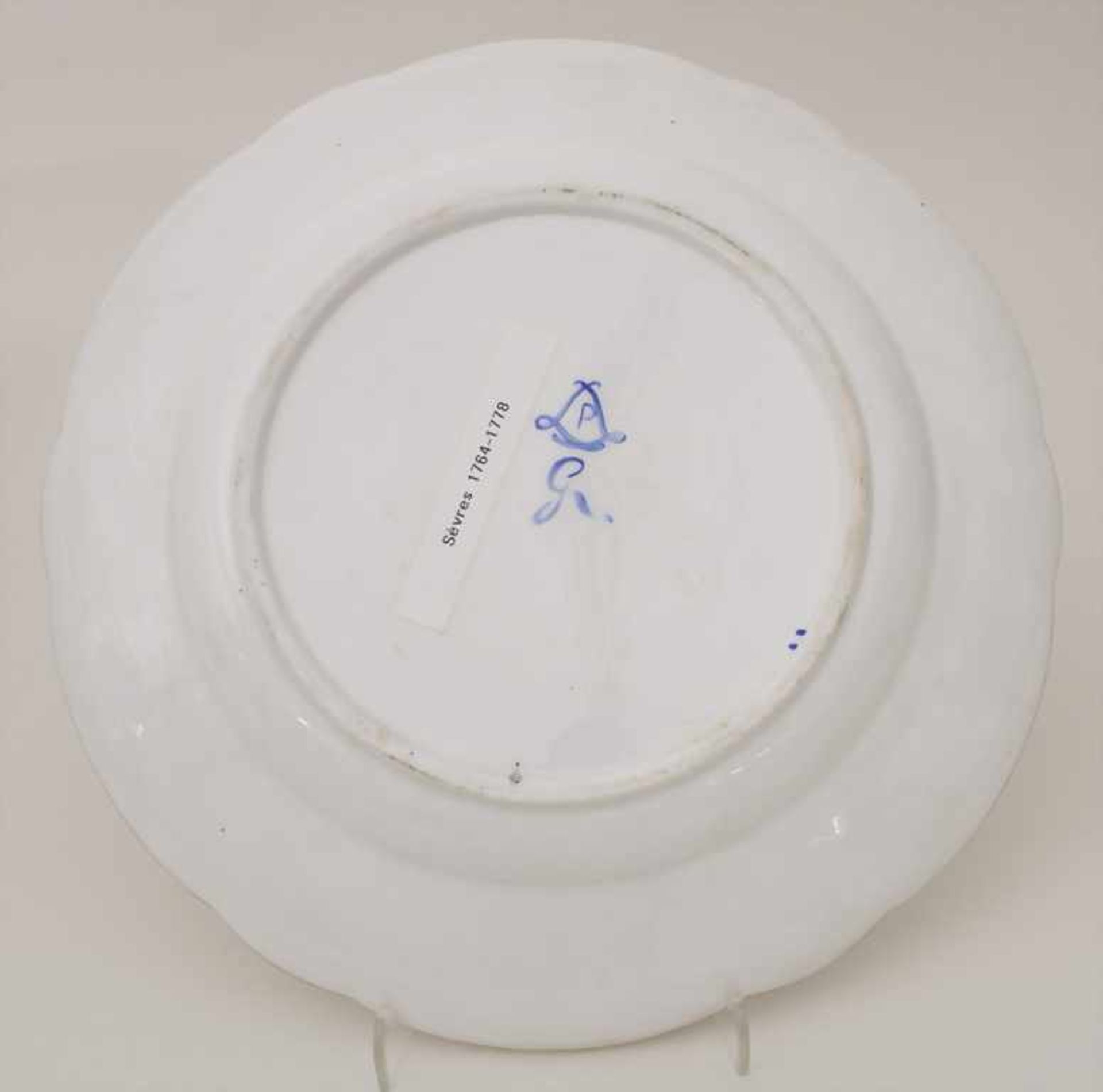 Teller / A plate, Sèvres, 1764-1778< - Image 6 of 7