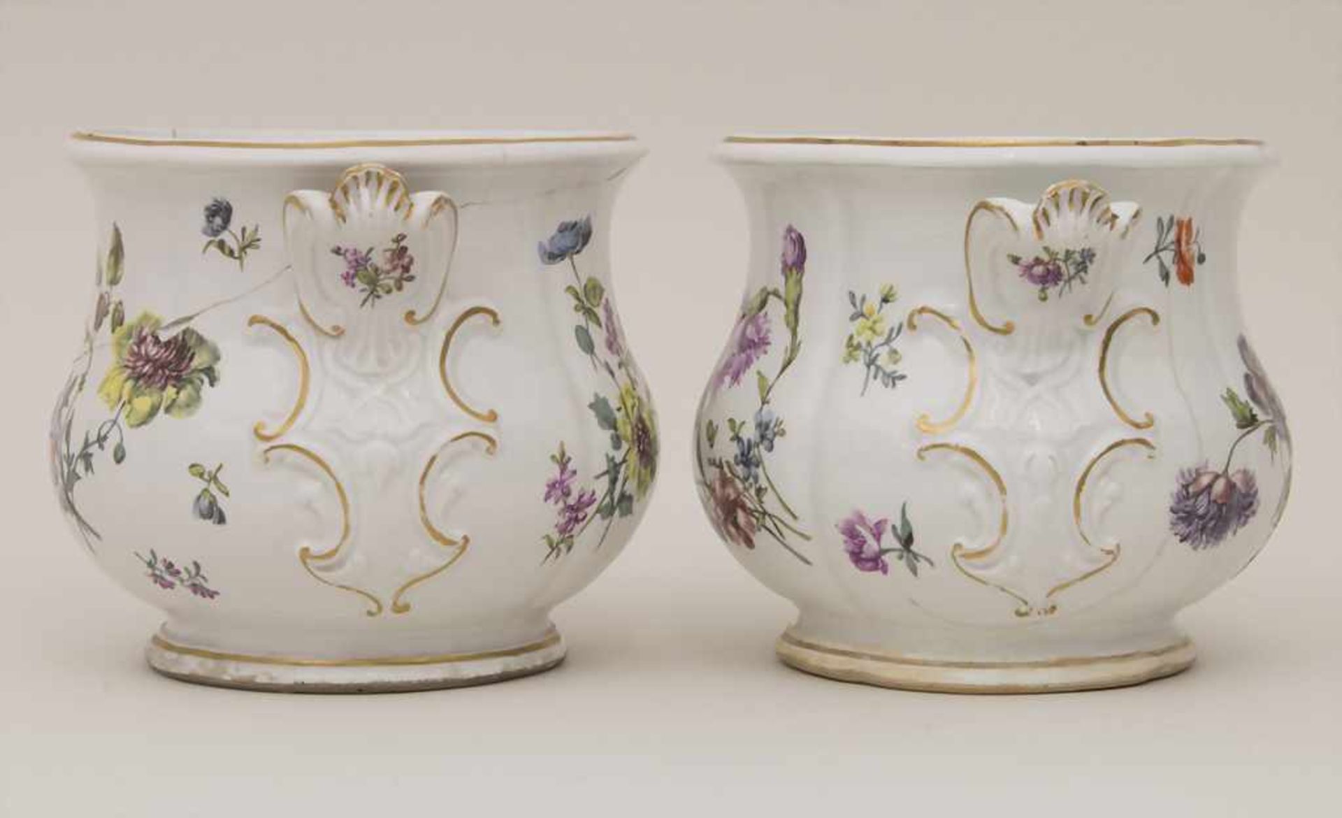 Paar frühe Cachepots mit seitlichen Handhaben / A pair of early cachepots with handles, Meissen, - Bild 6 aus 12