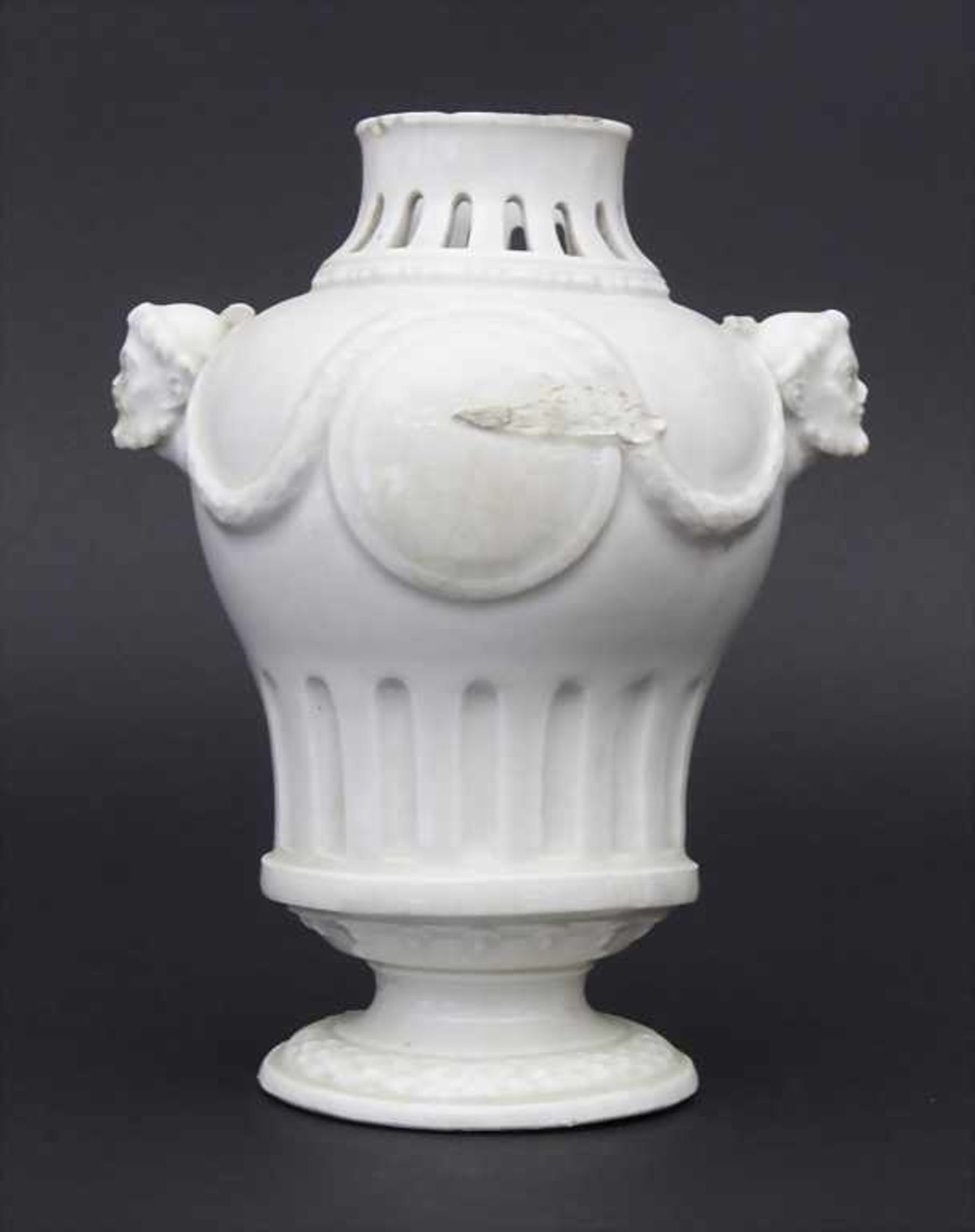 Frühe Potpourri-Vase mit Maskaronen / An early potpouri vase with mascarons, wohl deutsch, frühes - Bild 3 aus 8