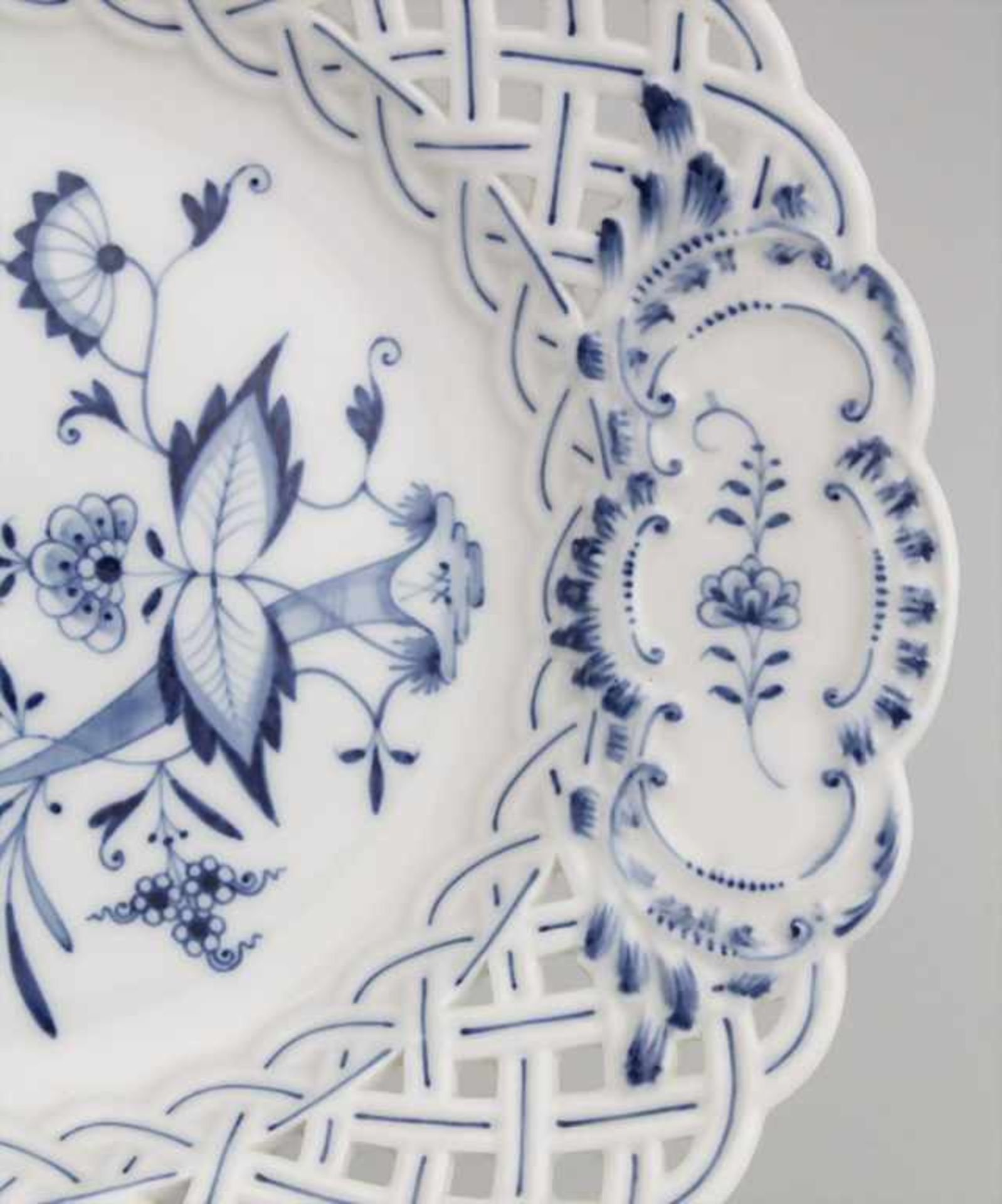 3 Durchbruchteller mit Zwiebelmuster / 3 reticulated plates with blue 'Onion Pattern', Meissen, - Image 2 of 4