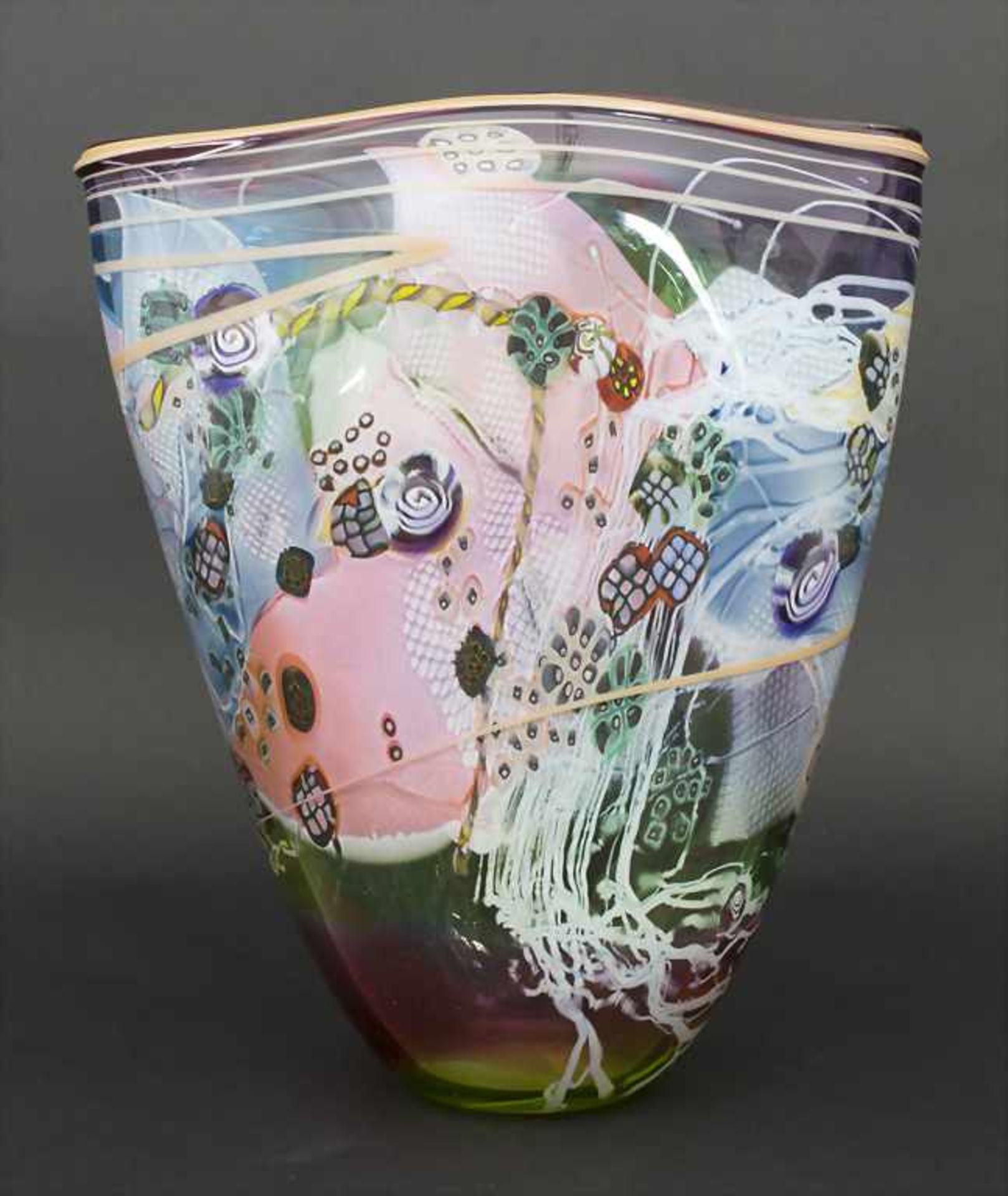 Designer-Glasvase / A design glass vase, Wes Hunting, Wisconsin, um 1980 - Bild 2 aus 7