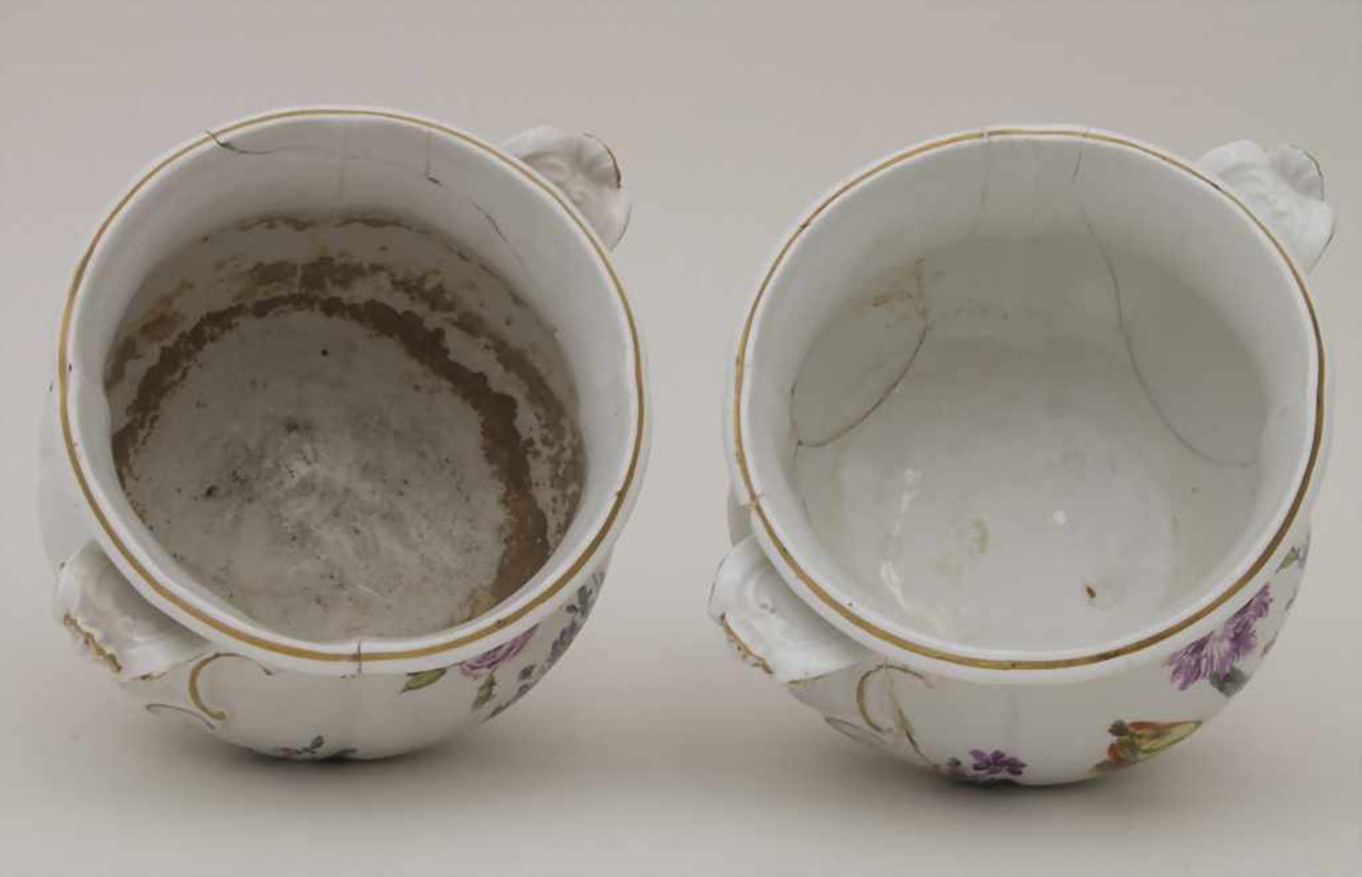 Paar frühe Cachepots mit seitlichen Handhaben / A pair of early cachepots with handles, Meissen, - Bild 7 aus 12