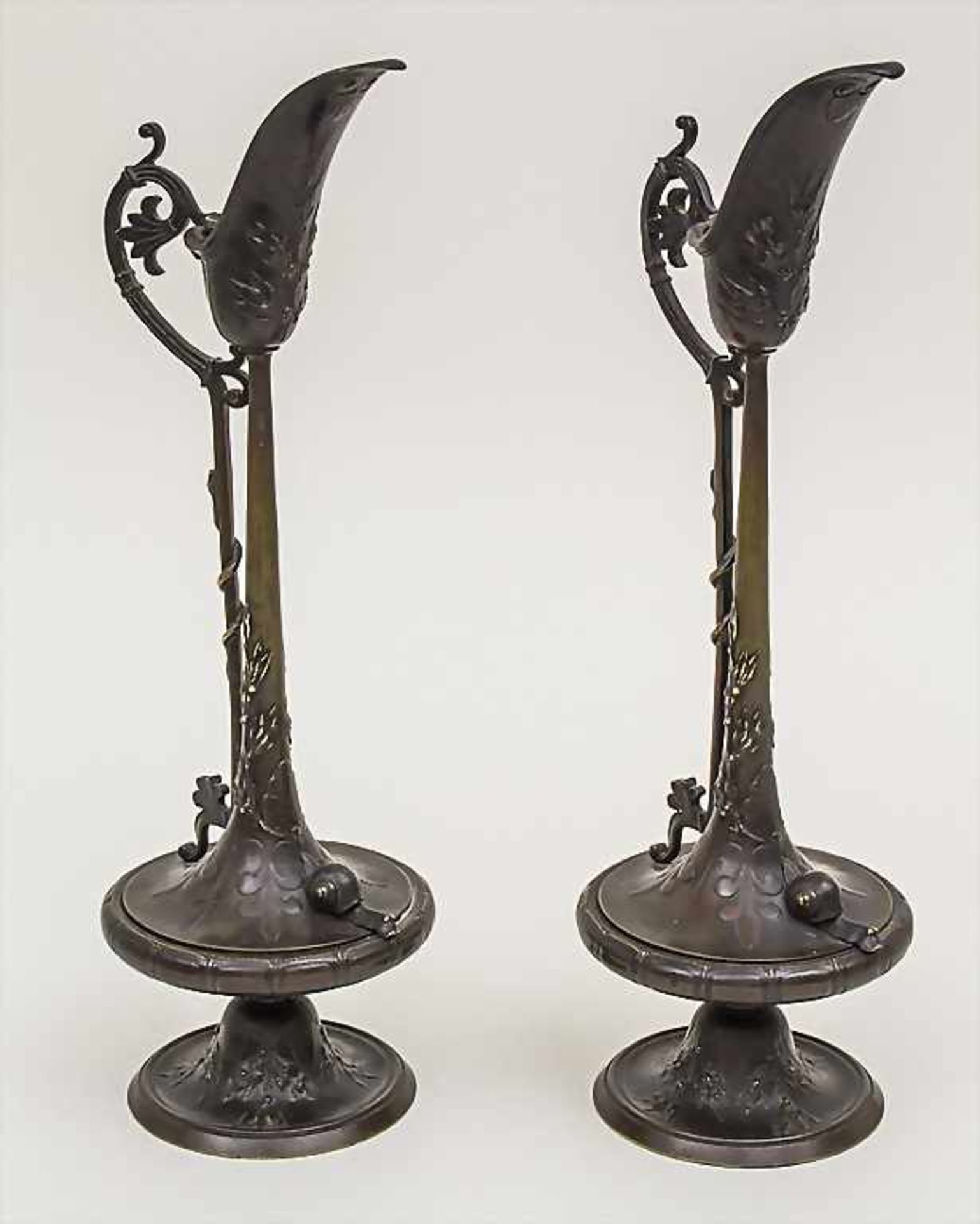 Paar Bronze Leuchter mit Schnecken / A pair of bronze candleholder with snails, Frankreich, um