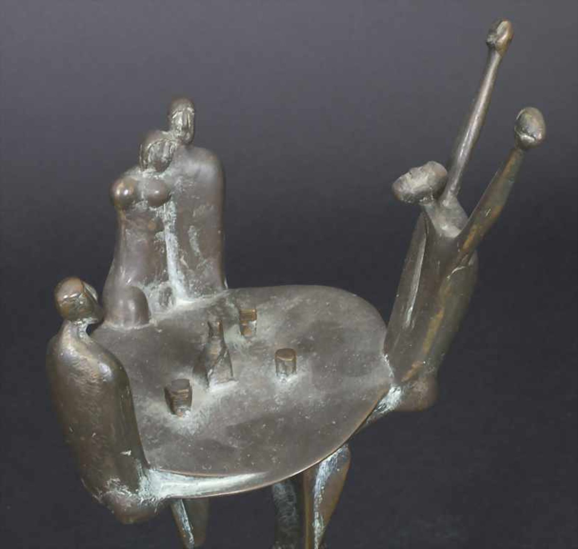 Karl Reidel (1927-2006), 'Figuren am Spieltisch' / 'Figures by the game table' - Bild 6 aus 7