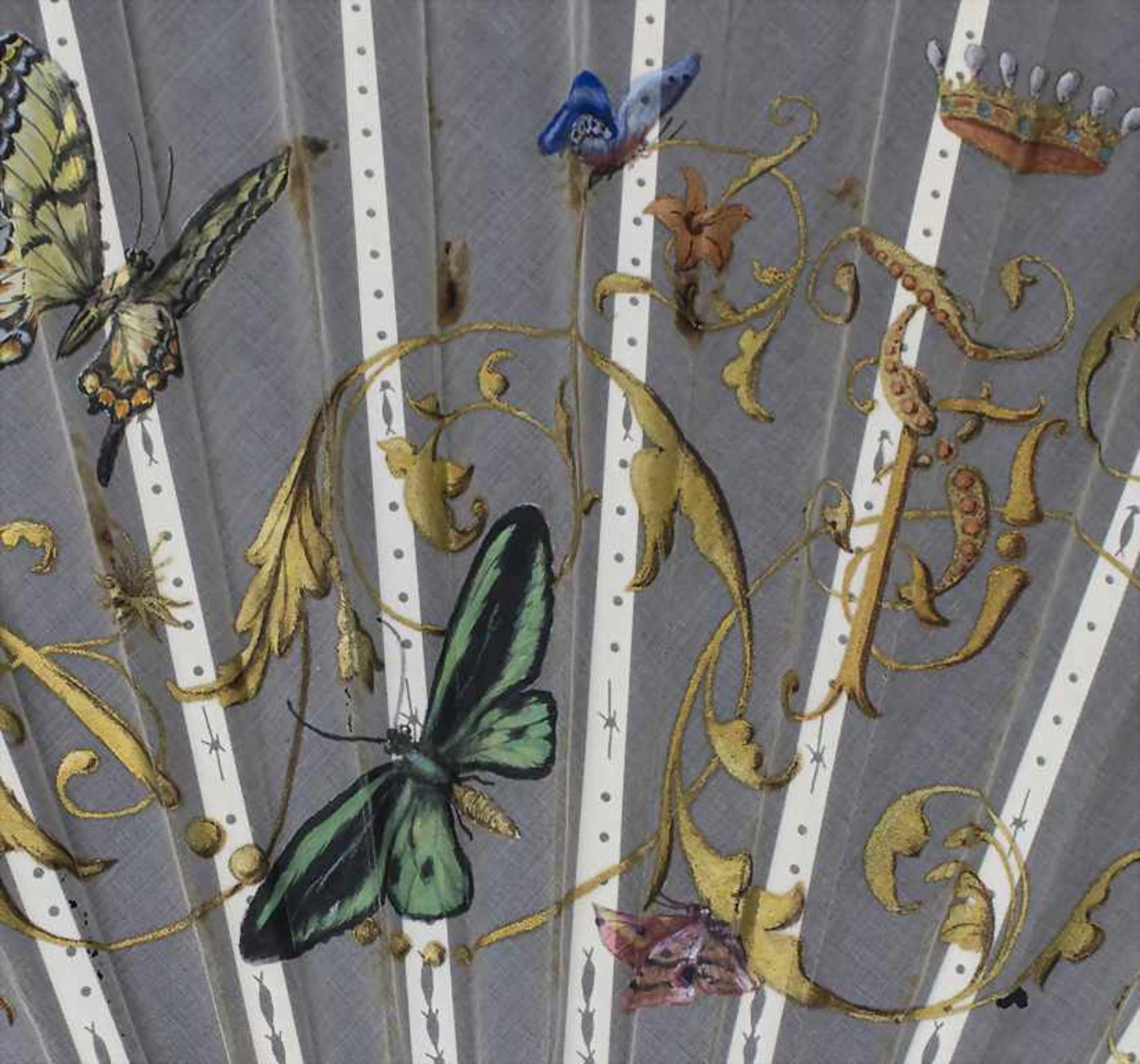 Fächer mit Schmetterlingen und Goldranken / A fan with butterflies and gilt tendrils, um - Bild 3 aus 8