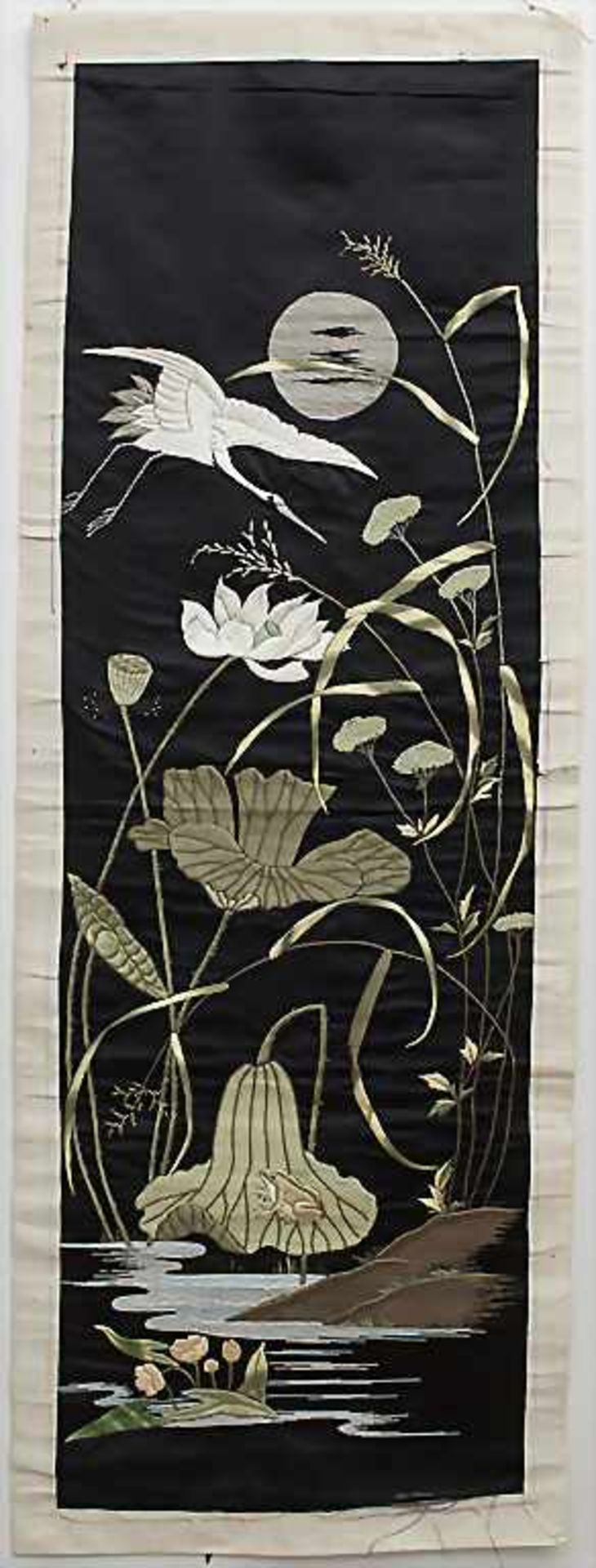 Seiden-Wandbehang 'Kranich'/ A silk wall hanging 'Crane', China, 1. Hälfte 20. Jh.