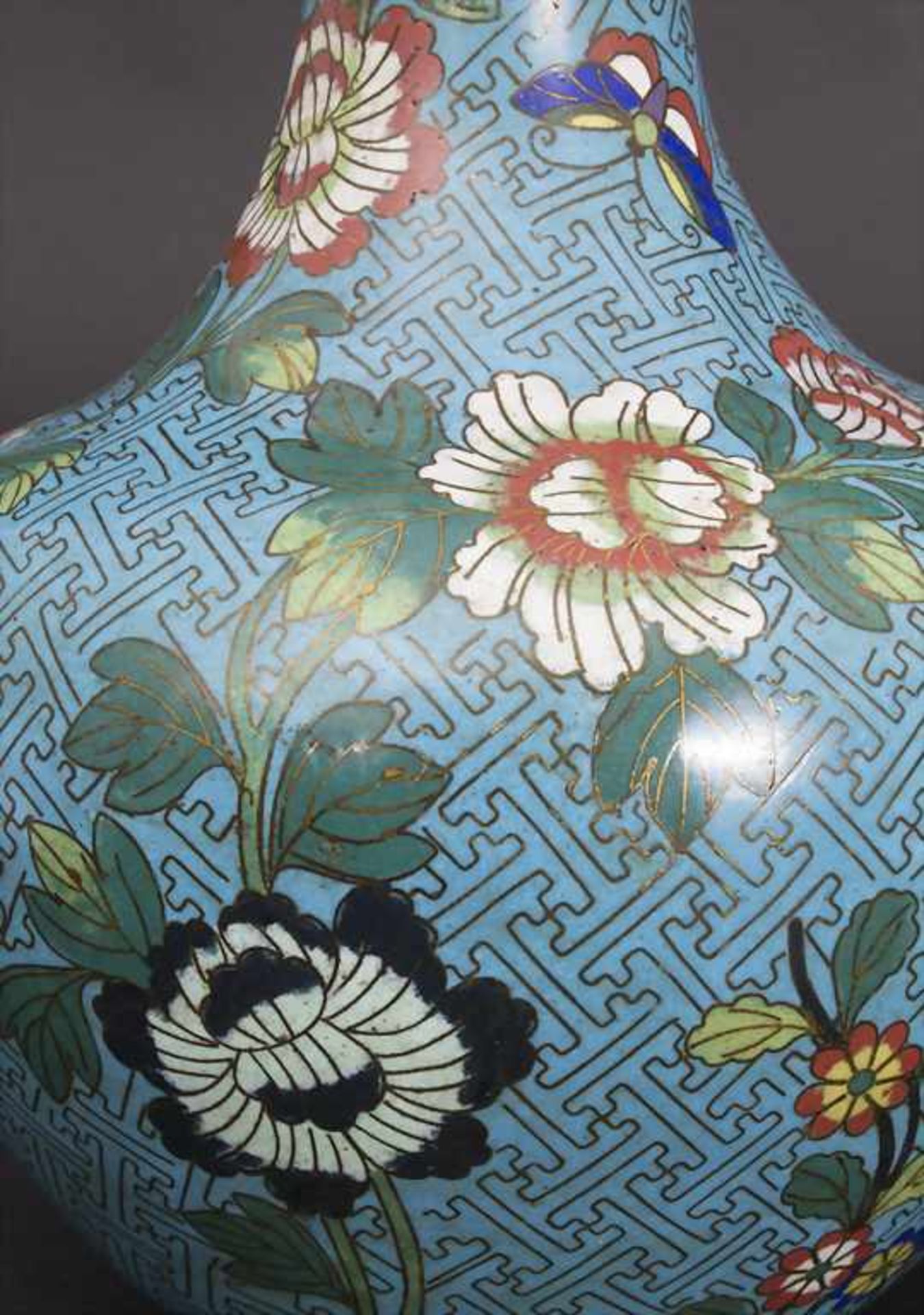 Cloisonné-Ziervase, China, Qing-Dynastie, wohl Qianlong-Periode, 18. Jh. - Bild 2 aus 6