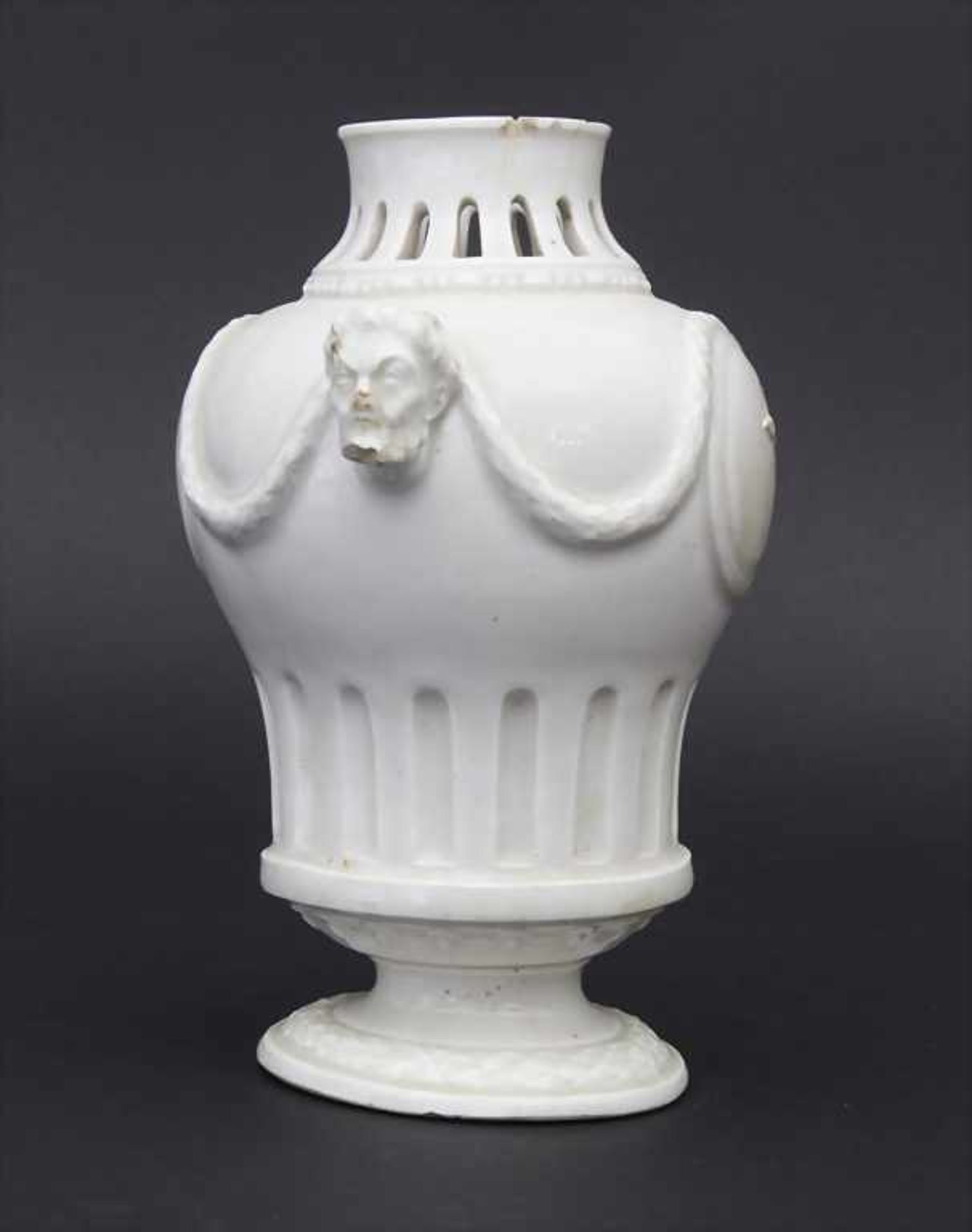 Frühe Potpourri-Vase mit Maskaronen / An early potpouri vase with mascarons, wohl deutsch, frühes - Bild 2 aus 8