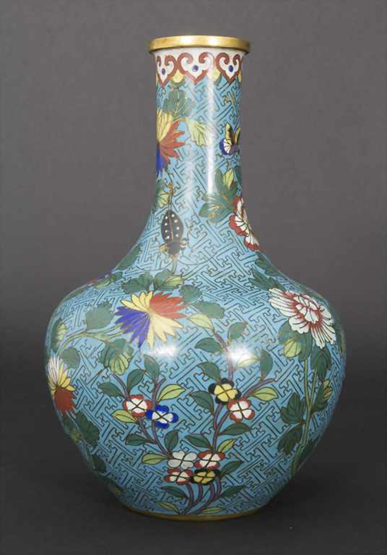 Cloisonné-Ziervase, China, Qing-Dynastie, wohl Qianlong-Periode, 18. Jh. - Bild 4 aus 6