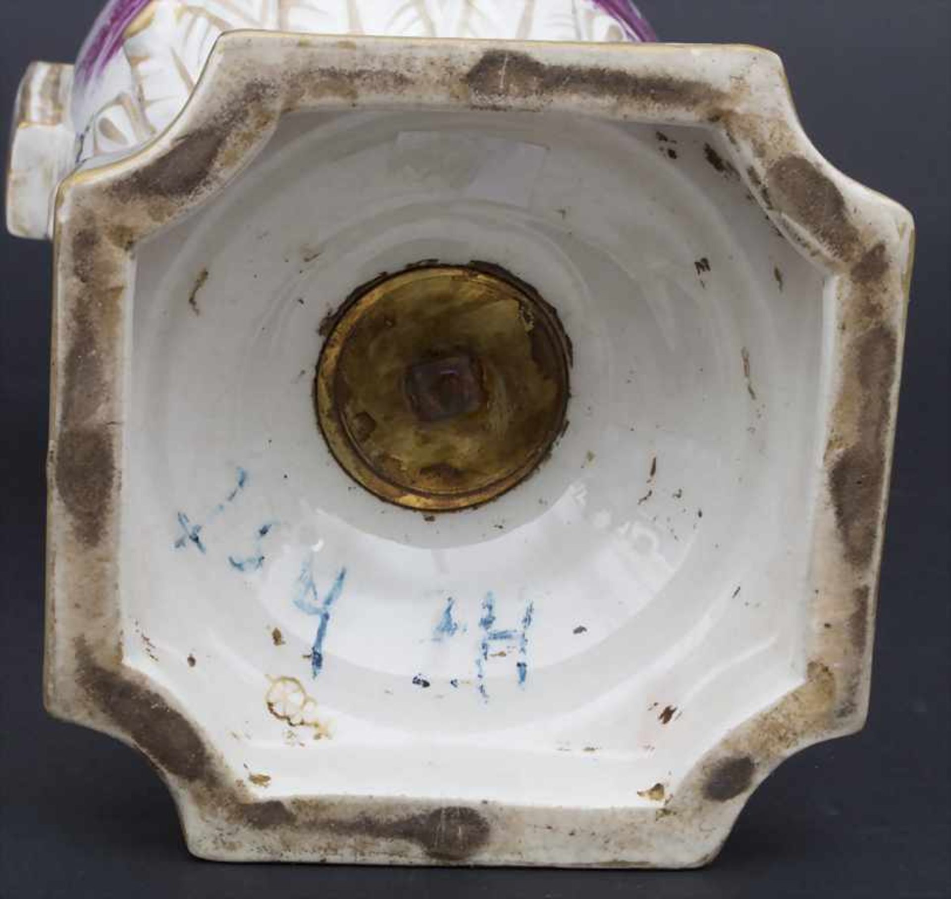 Große Deckelvase mit Purpurmalerei / A large lidded vase with Camaieu painting, wohl 19. Jh. - Bild 7 aus 11