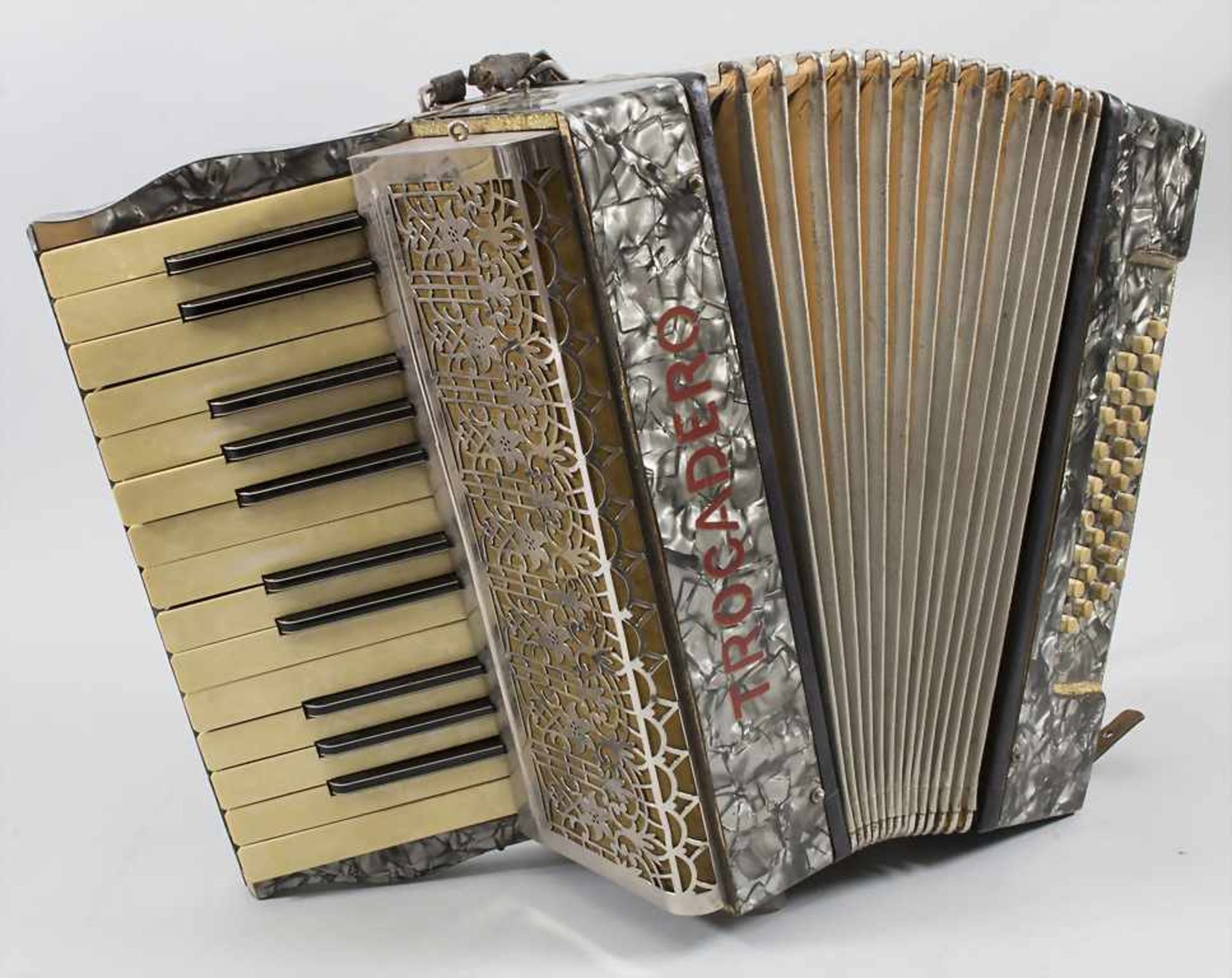 Akkordeon / An accordion, Meinel & Herold Klingenthal, um 1940