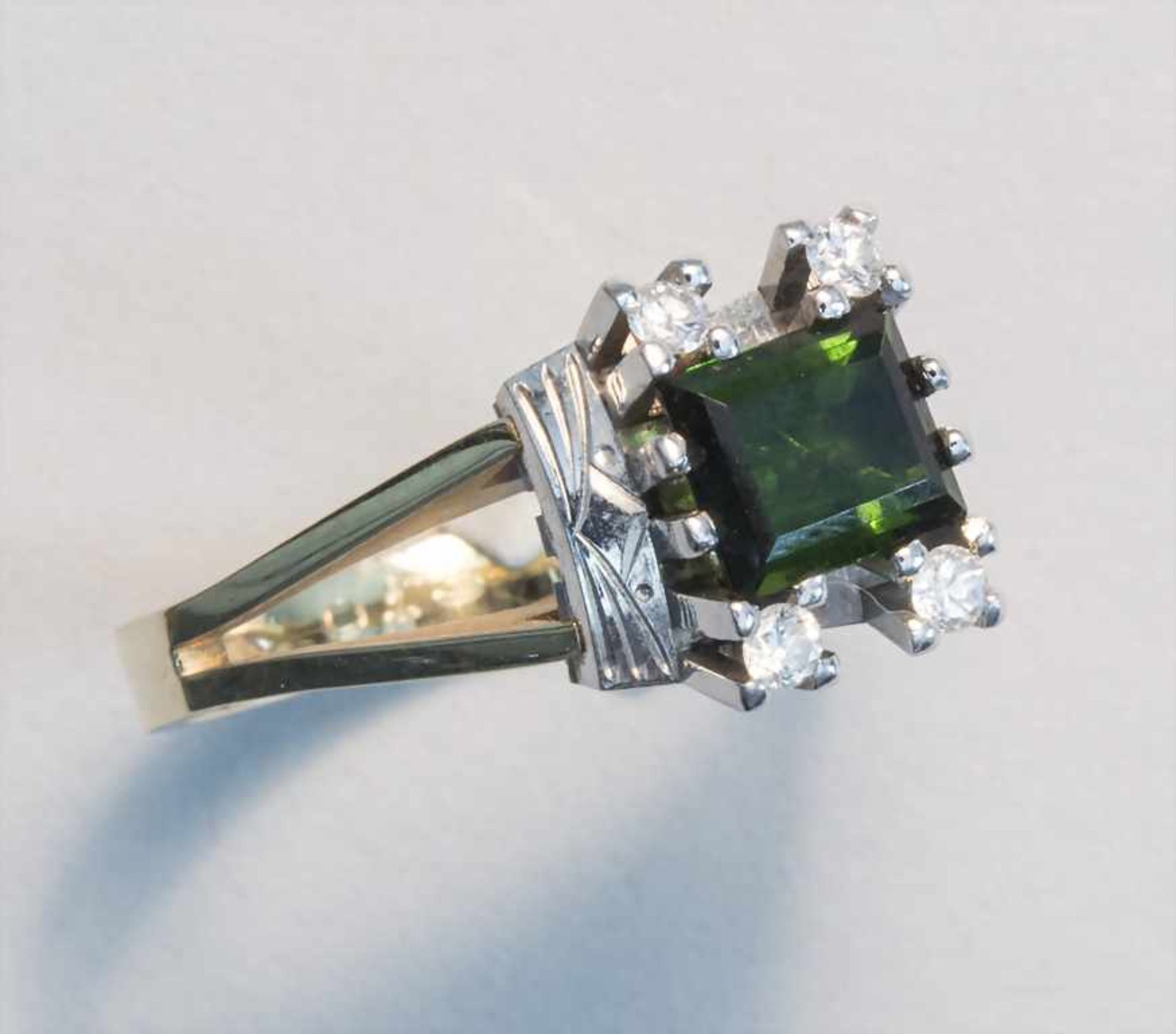 Damenring mit grünem Turmalin und Diamanten / A ladies ring with a green tourmaline and - Bild 2 aus 3