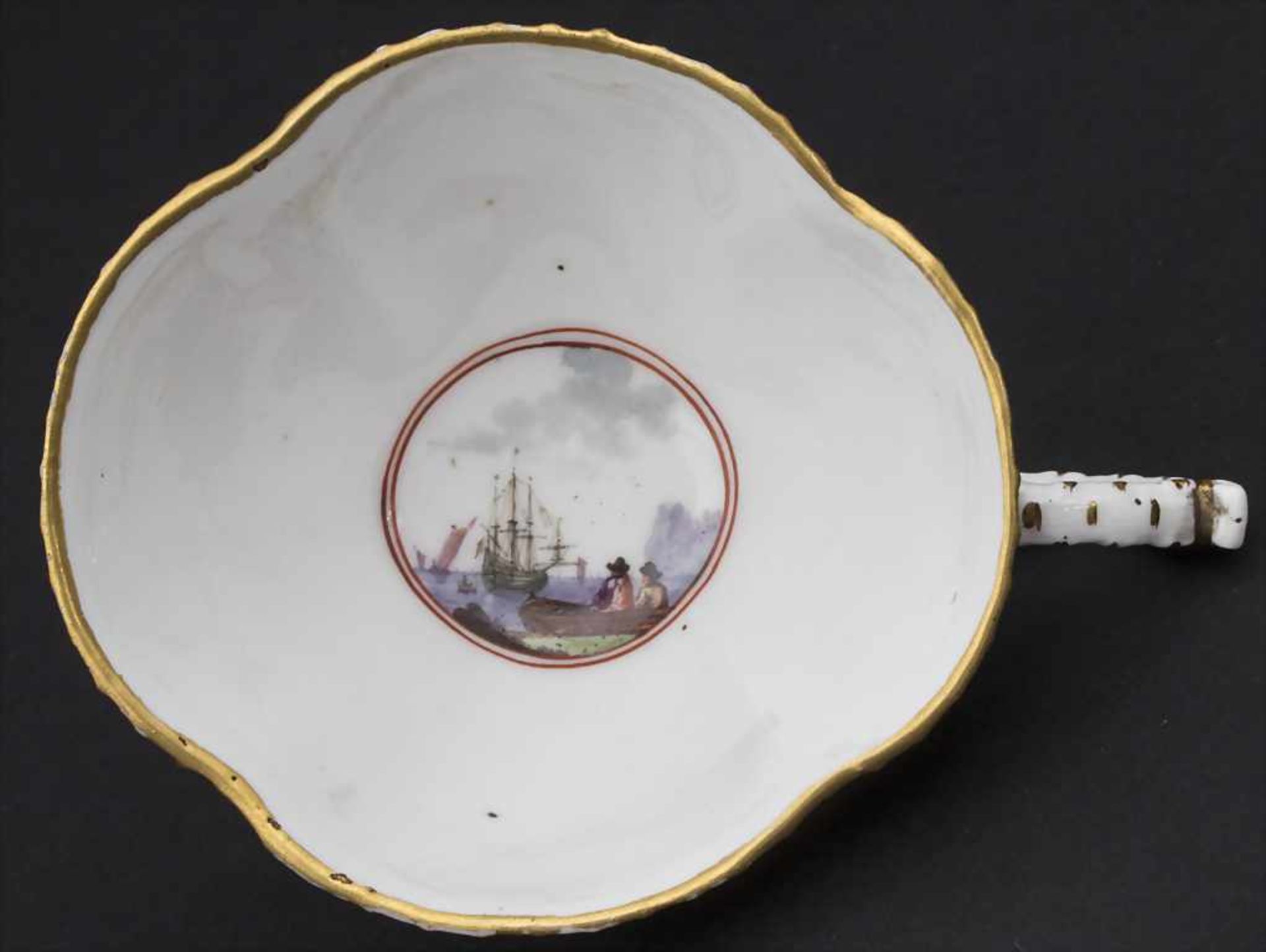 Tasse und Untertasse mit Kauffahrtei- und Landschaftsmalerei / A cup and saucer with harbour and - Bild 10 aus 13