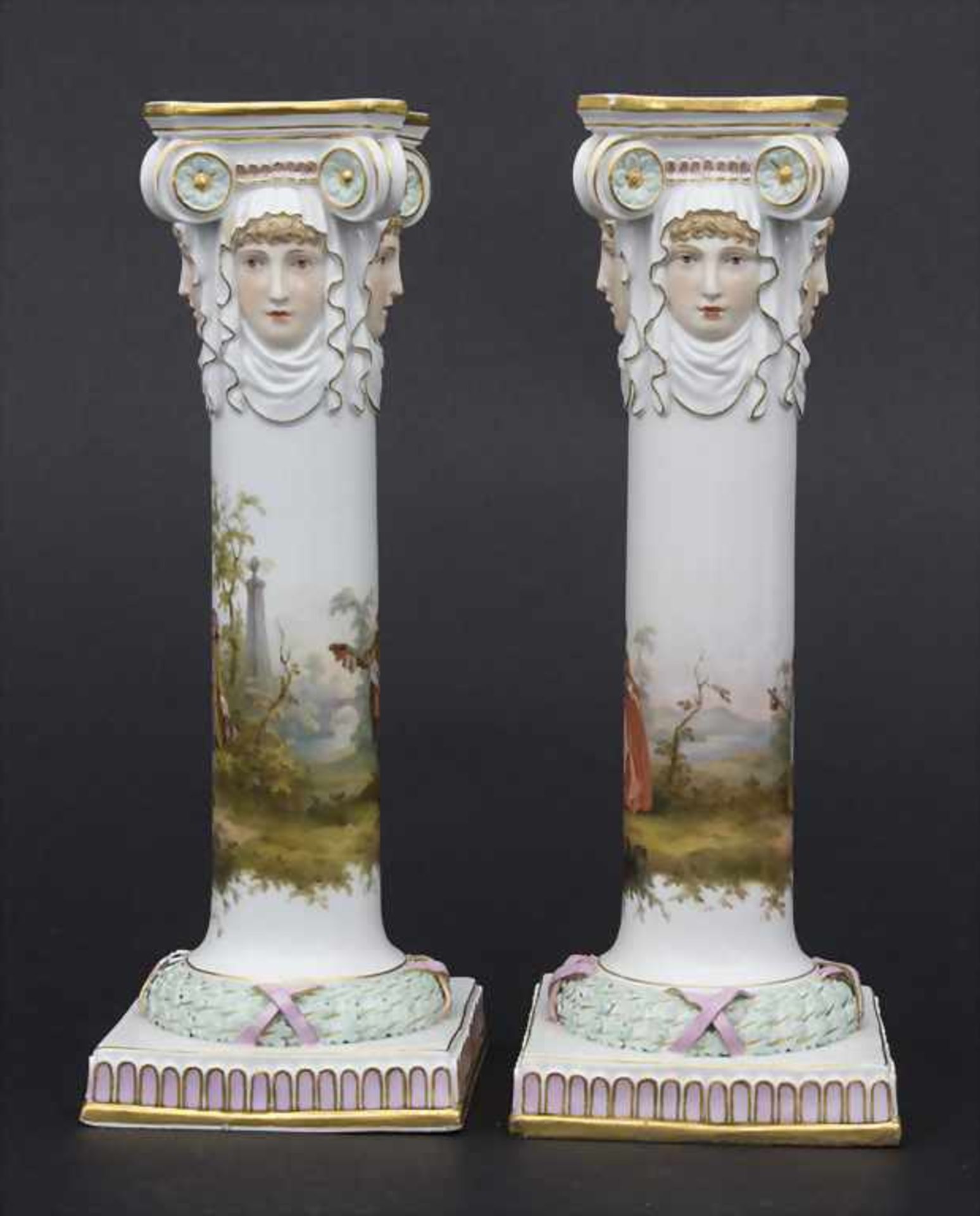 Paar Kerzenleuchter mit galanten Szenen / A pair of candlesticks with courting scenes, Meissen, - Bild 2 aus 17