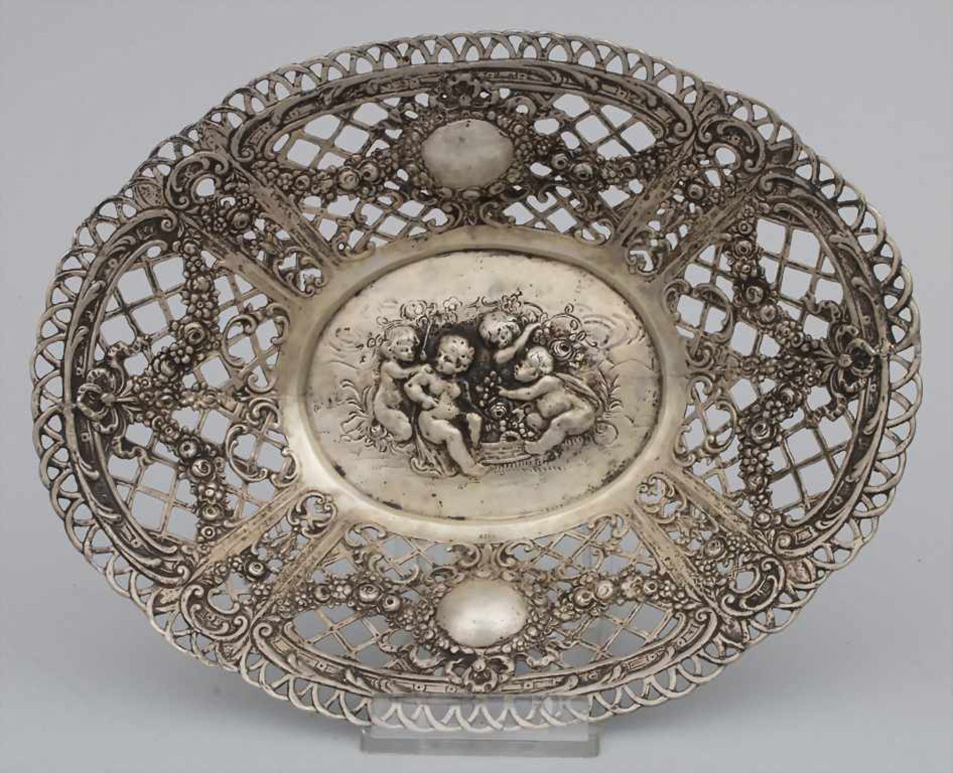 Zierschale / A silver tray, Hanau, um 1900