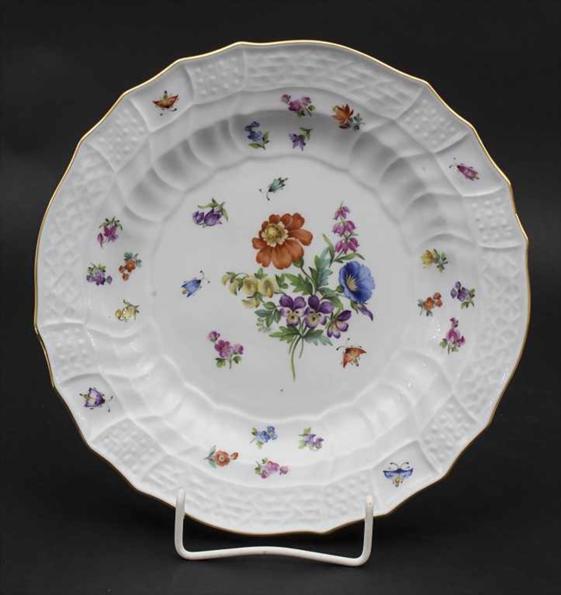 Teller mit Blumen und Insekten / A plate with flowers and insects, Meissen, um 1860