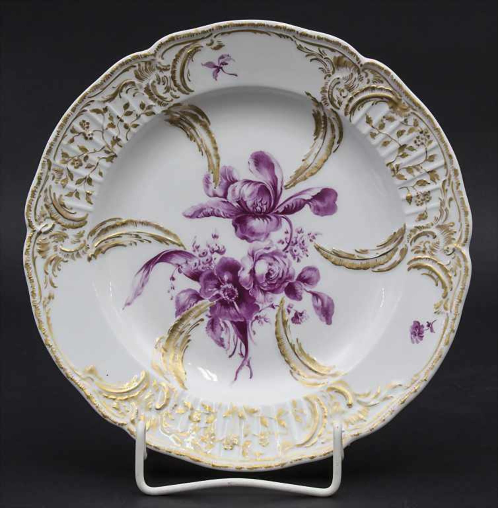 Jugendstil Teller mit Blumenmalerei / An Art Nouveau plate with flowers, KPM Berlin, um 1900