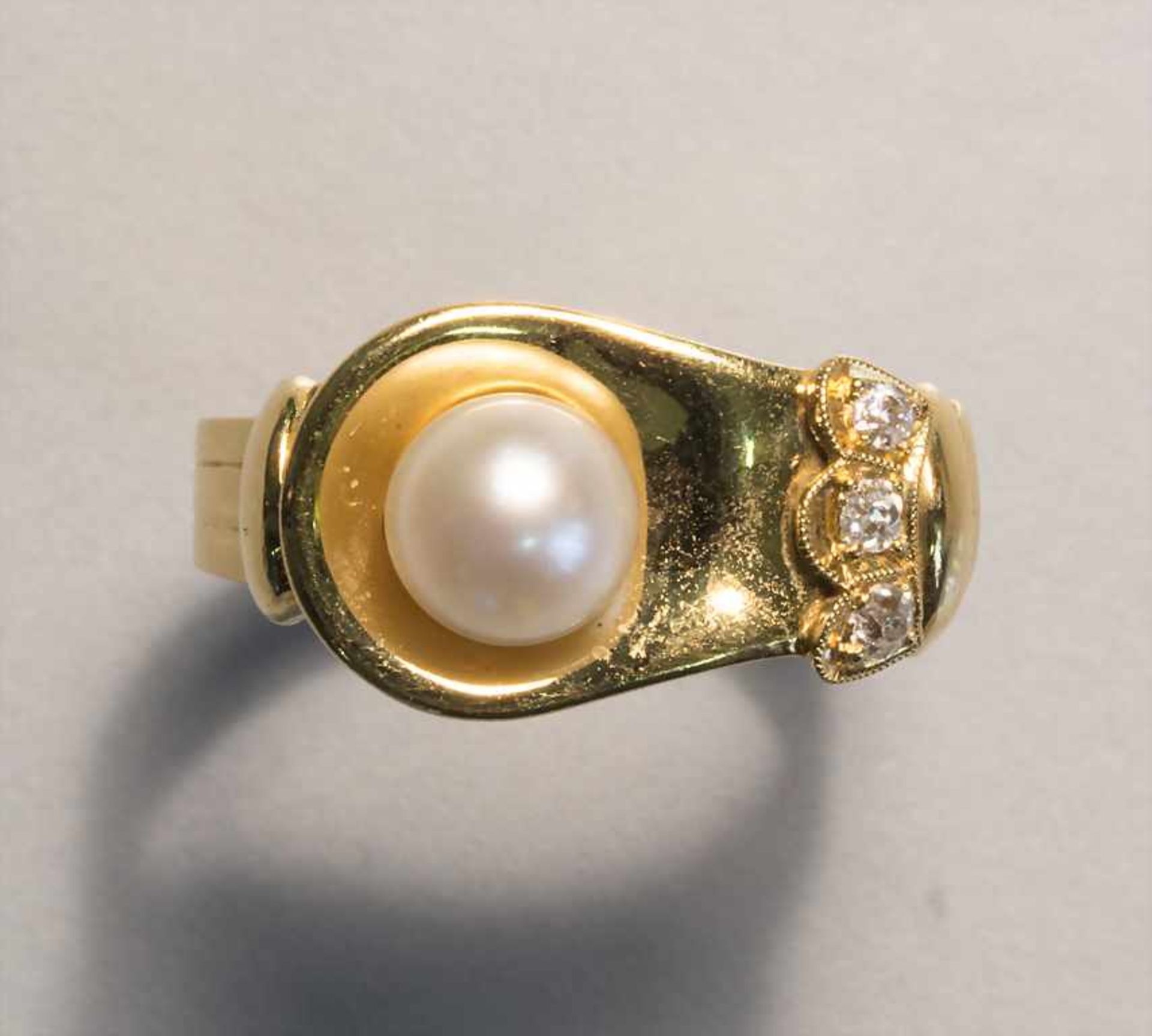 Damenring mit Perle und Diamanten / A ladies ring with a pearl and diamonds - Image 2 of 3