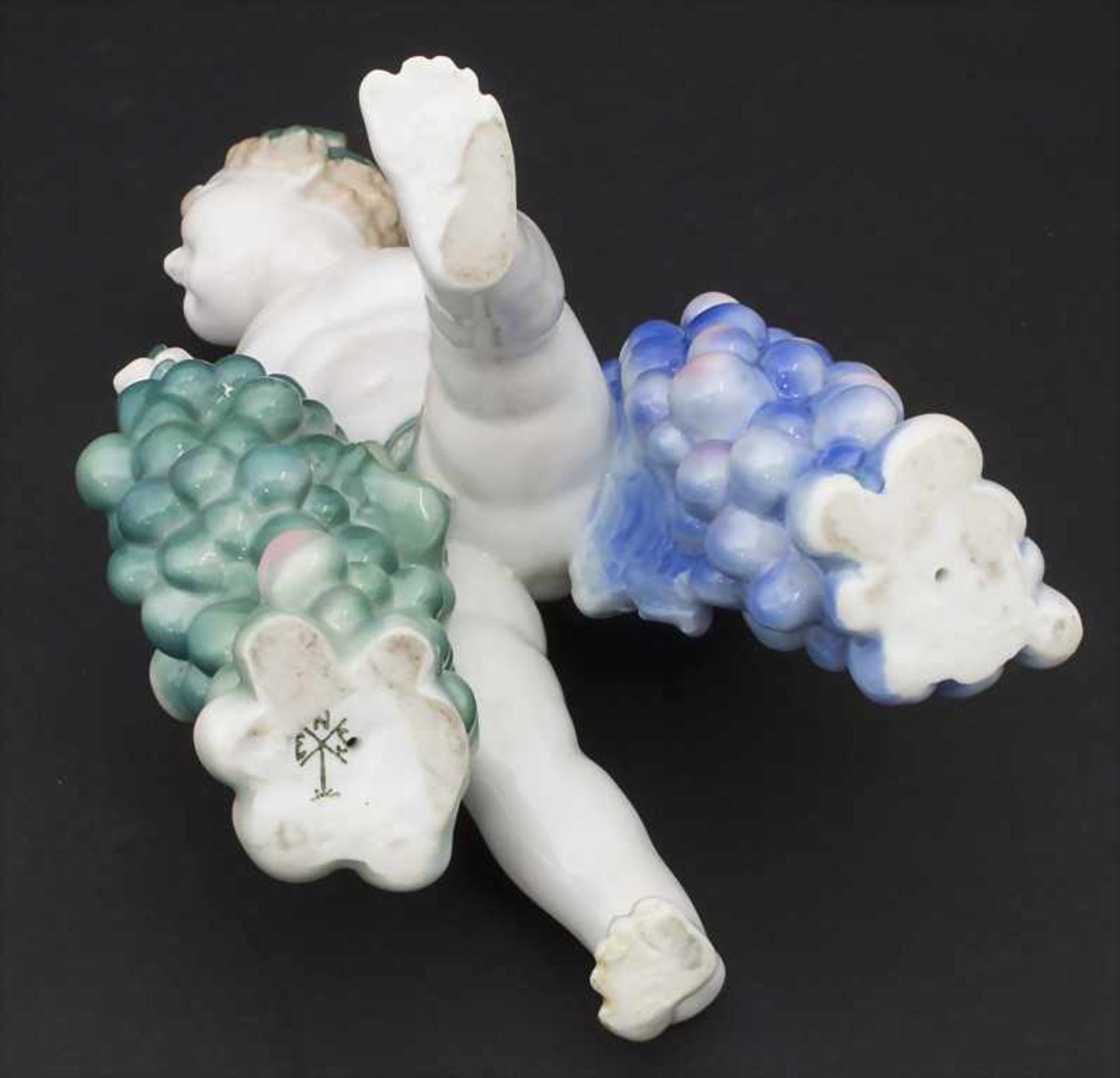 Putto mit Weintrauben / A cherub with grapes, Karl Ens, Volkstedt, vor 1940 - Bild 4 aus 5