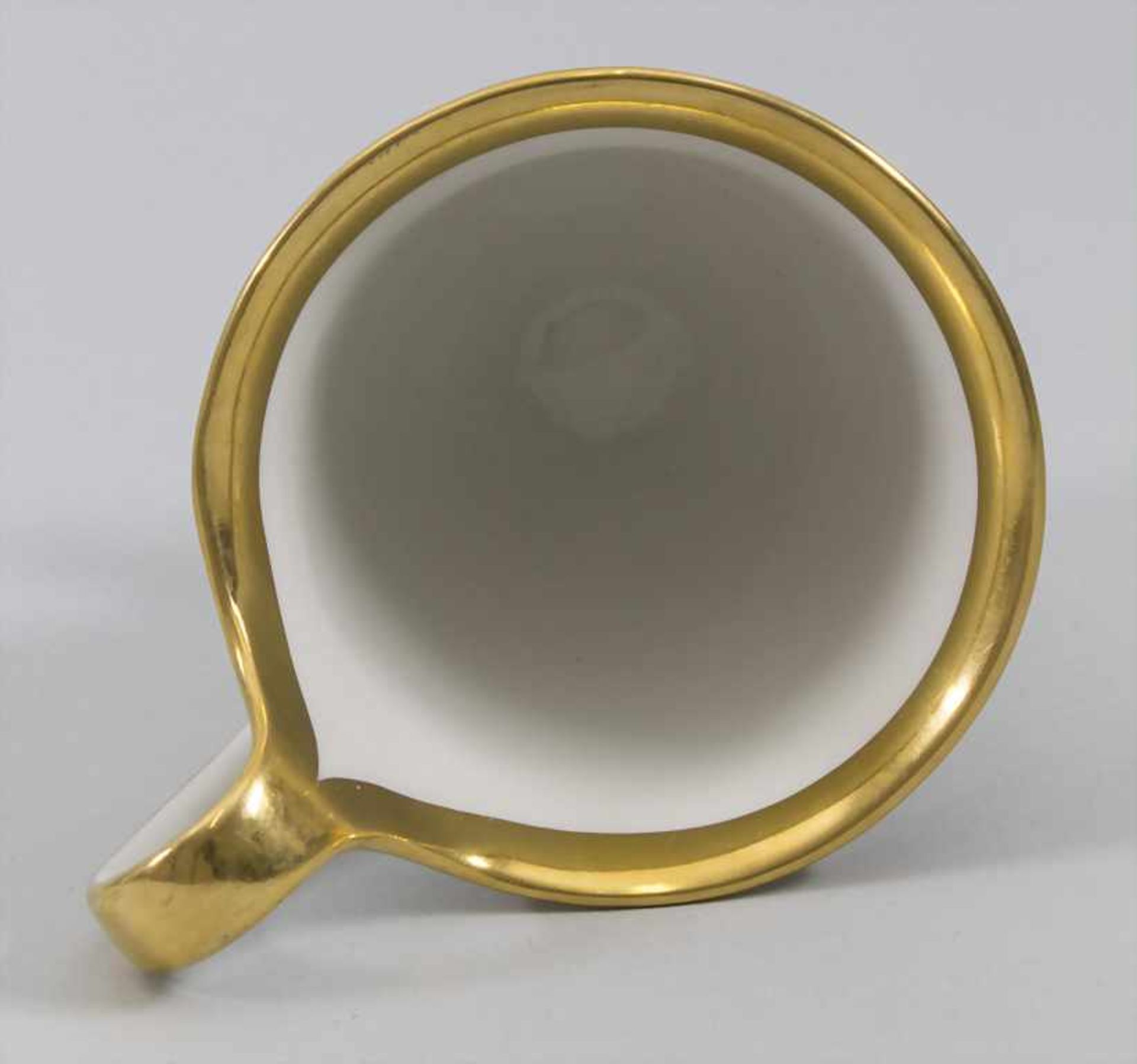 Biedermeier Andenkentasse mit Goldrankendekor und Untertasse / A Biedermeier memory cup and - Bild 10 aus 12