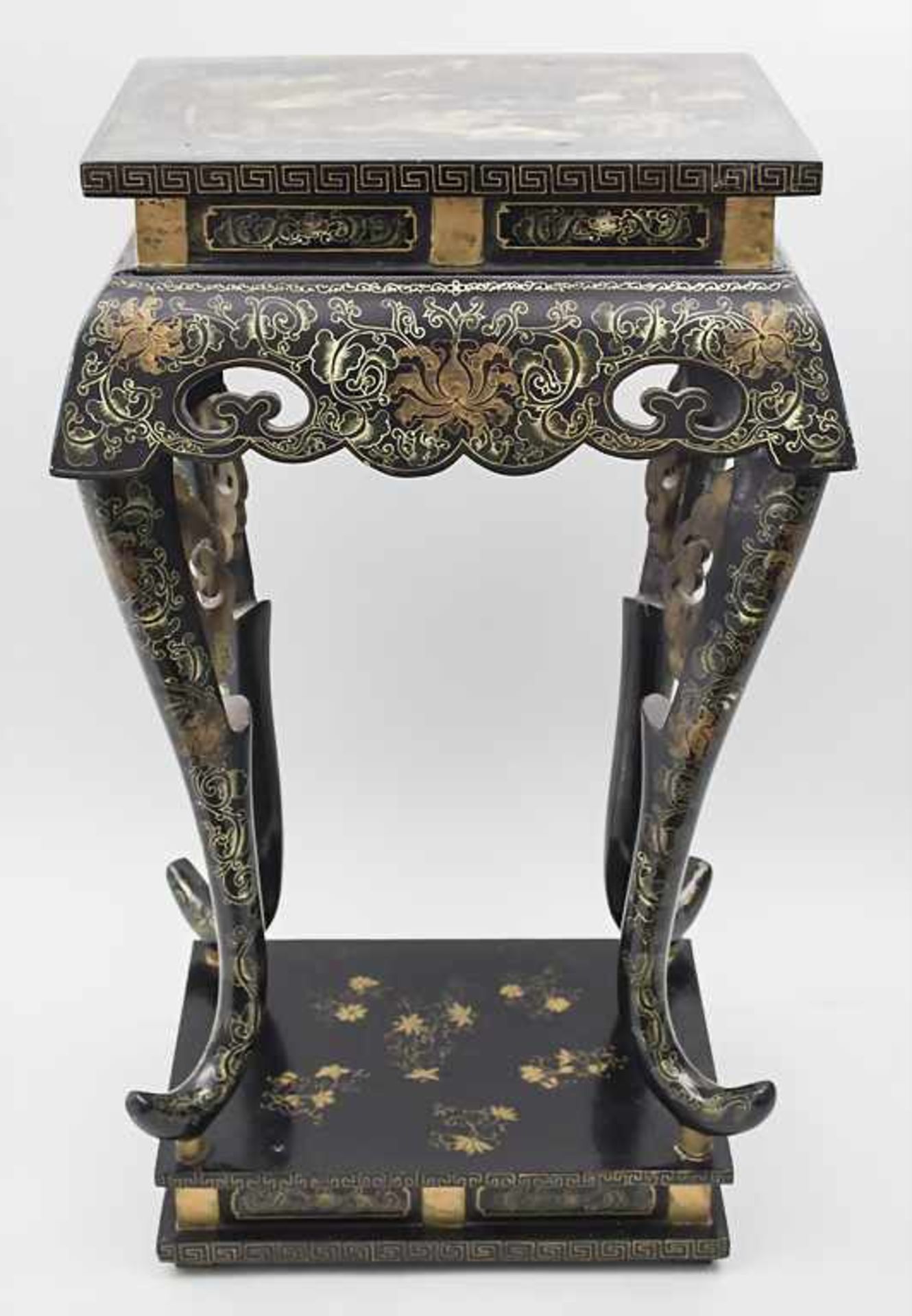 Lacktisch / A lacquer table, China, 20. Jh.