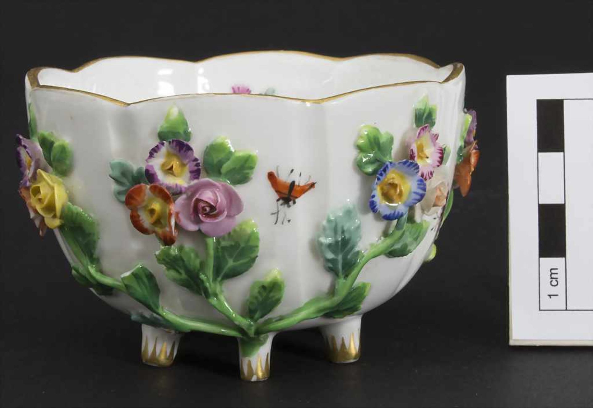 Tasse und Untertasse mit aufgelegten Blüten / A cup and saucer with encrusted flowers, Meissen, - Image 10 of 13