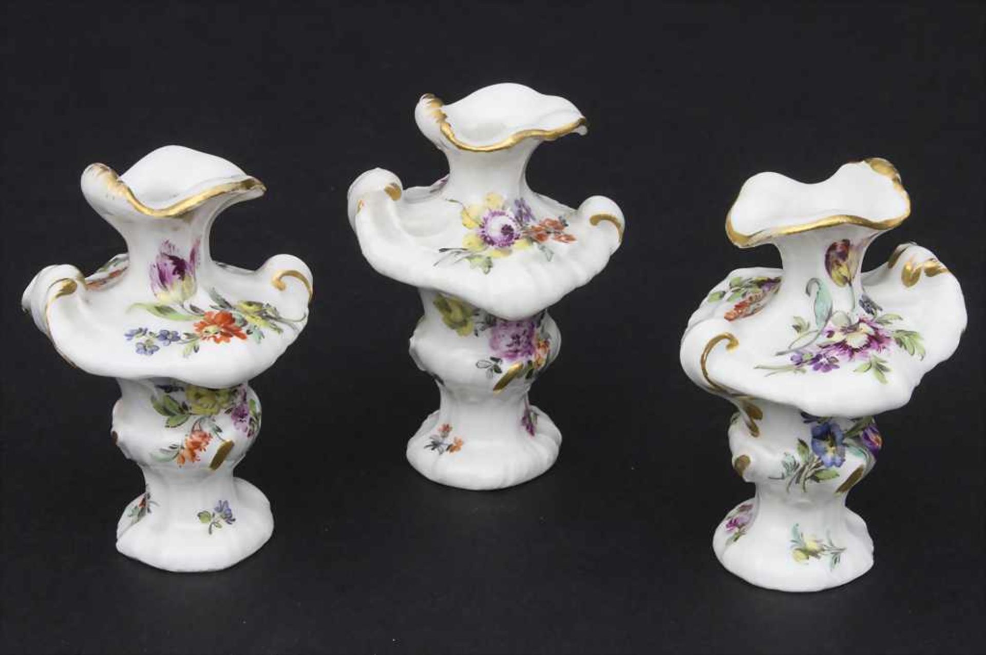 3 frühe Miniatur Vasen mit Rocaillen / A set of 3 early miniature vases with rocailles, Meissen, - Bild 2 aus 14