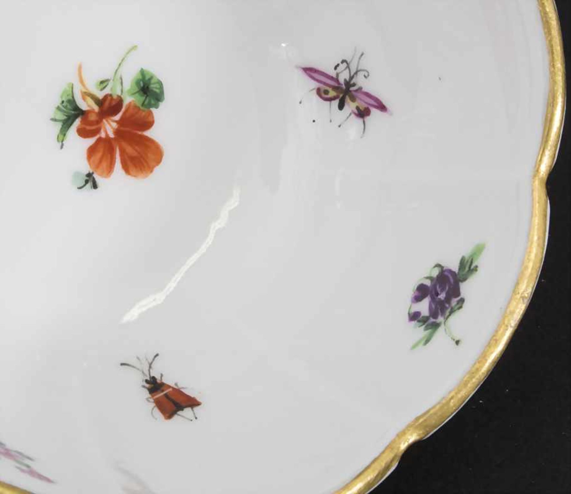 Tasse und Untertasse mit aufgelegten Blüten / A cup and saucer with encrusted flowers, Meissen, - Image 3 of 13