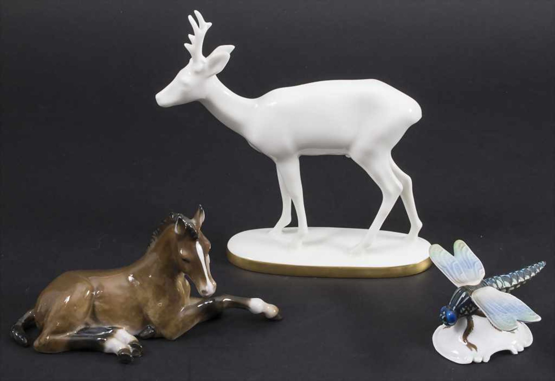 Konvolut drei Tierskulpturen / 3 animal figurines of a faol, a dragonfly and a roe deer, Rosenthal