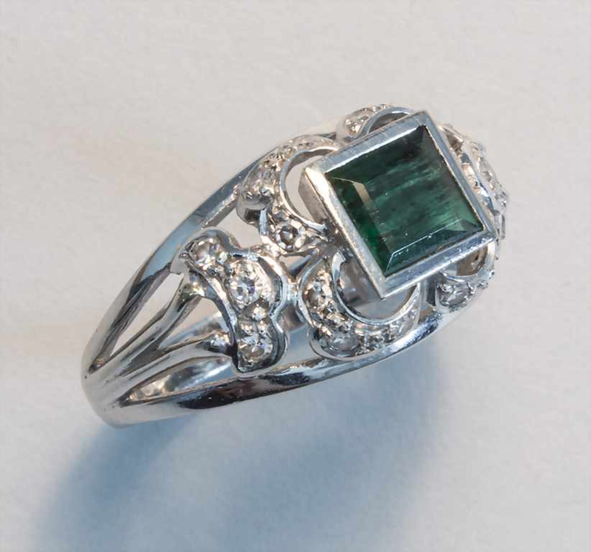 Damenring mit grünem Turmalin und Diamanten / A ladies ring with a green tourmaline and - Bild 2 aus 4