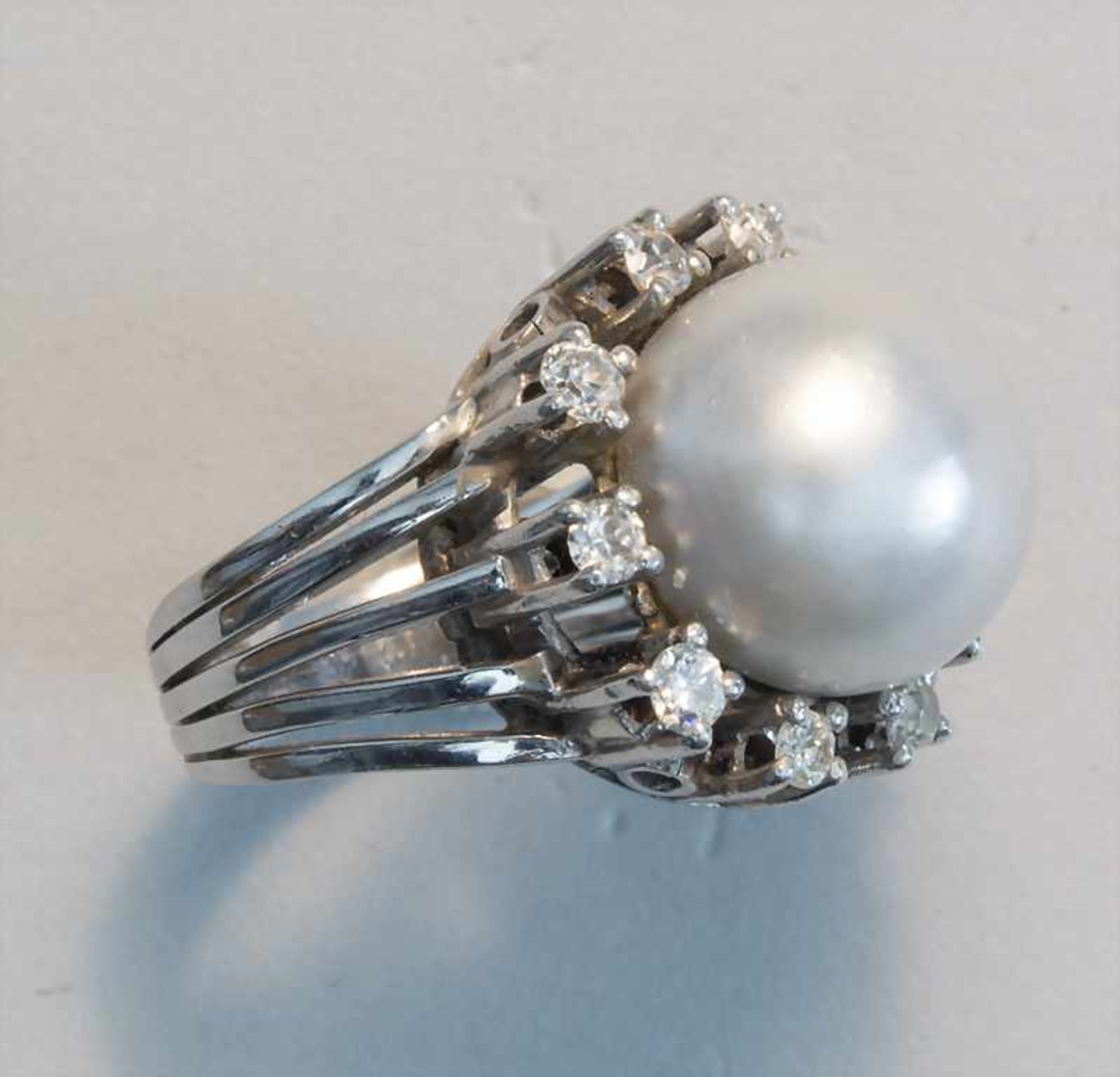 Damenring mit Südseeperle und Brillanten / A ladies ring with South Sea pearl and brilliants