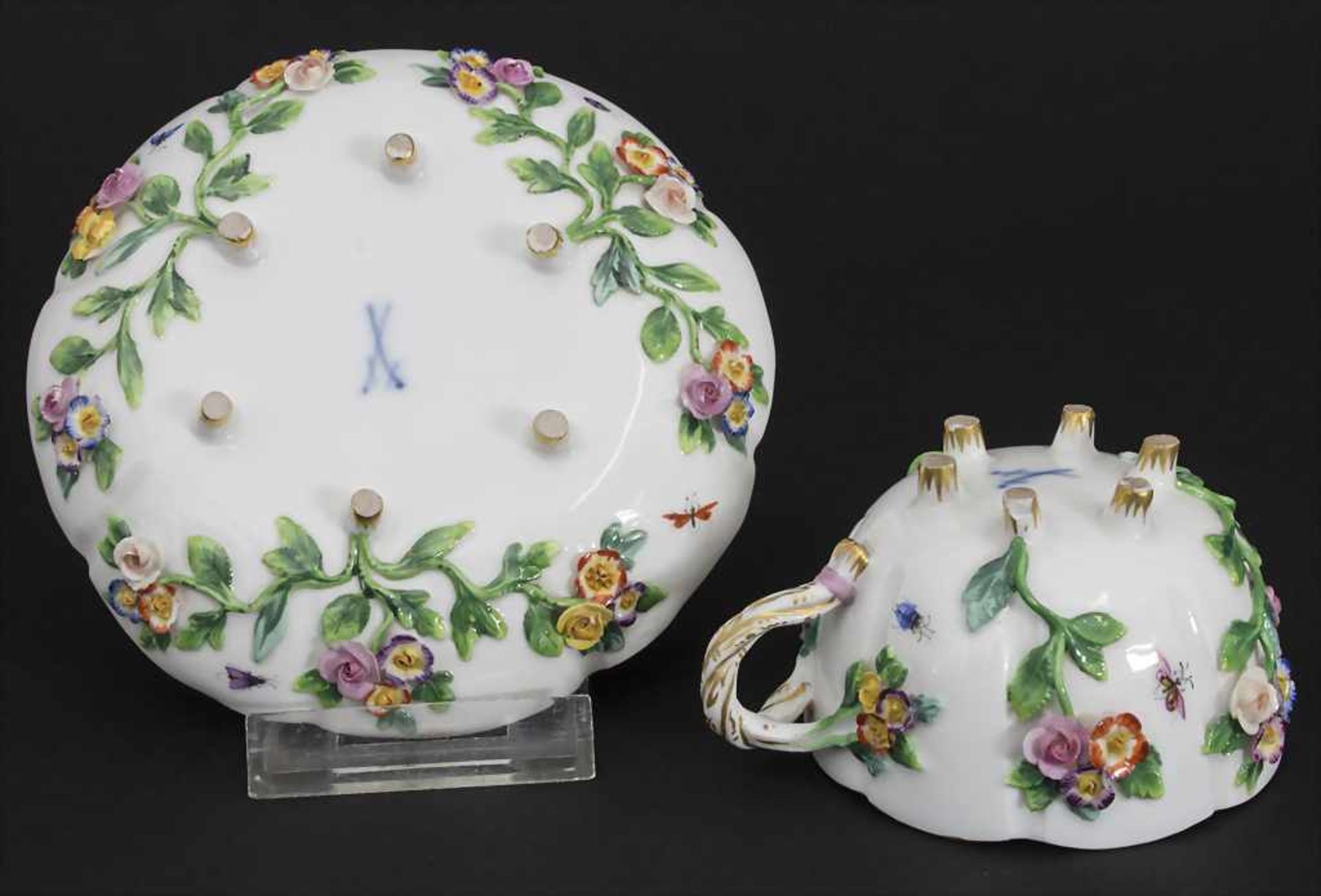 Tasse und Untertasse mit aufgelegten Blüten / A cup and saucer with encrusted flowers, Meissen, - Bild 8 aus 13