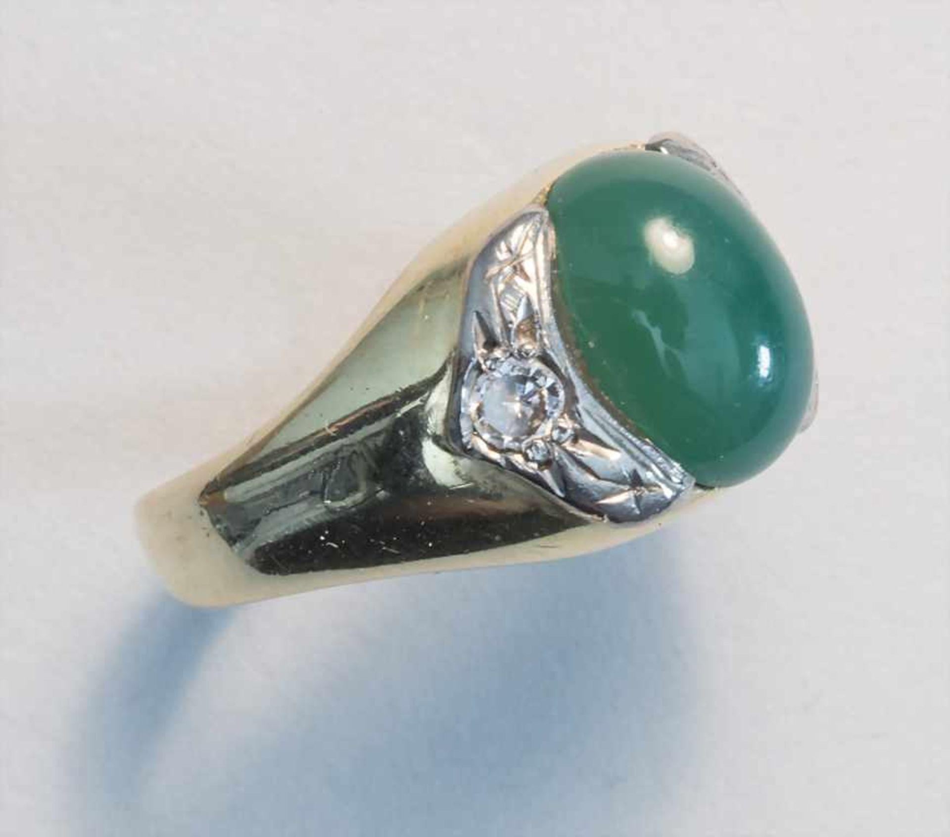 Damenring mit Diamant und Jade / A ladies ring with diamonds and jade