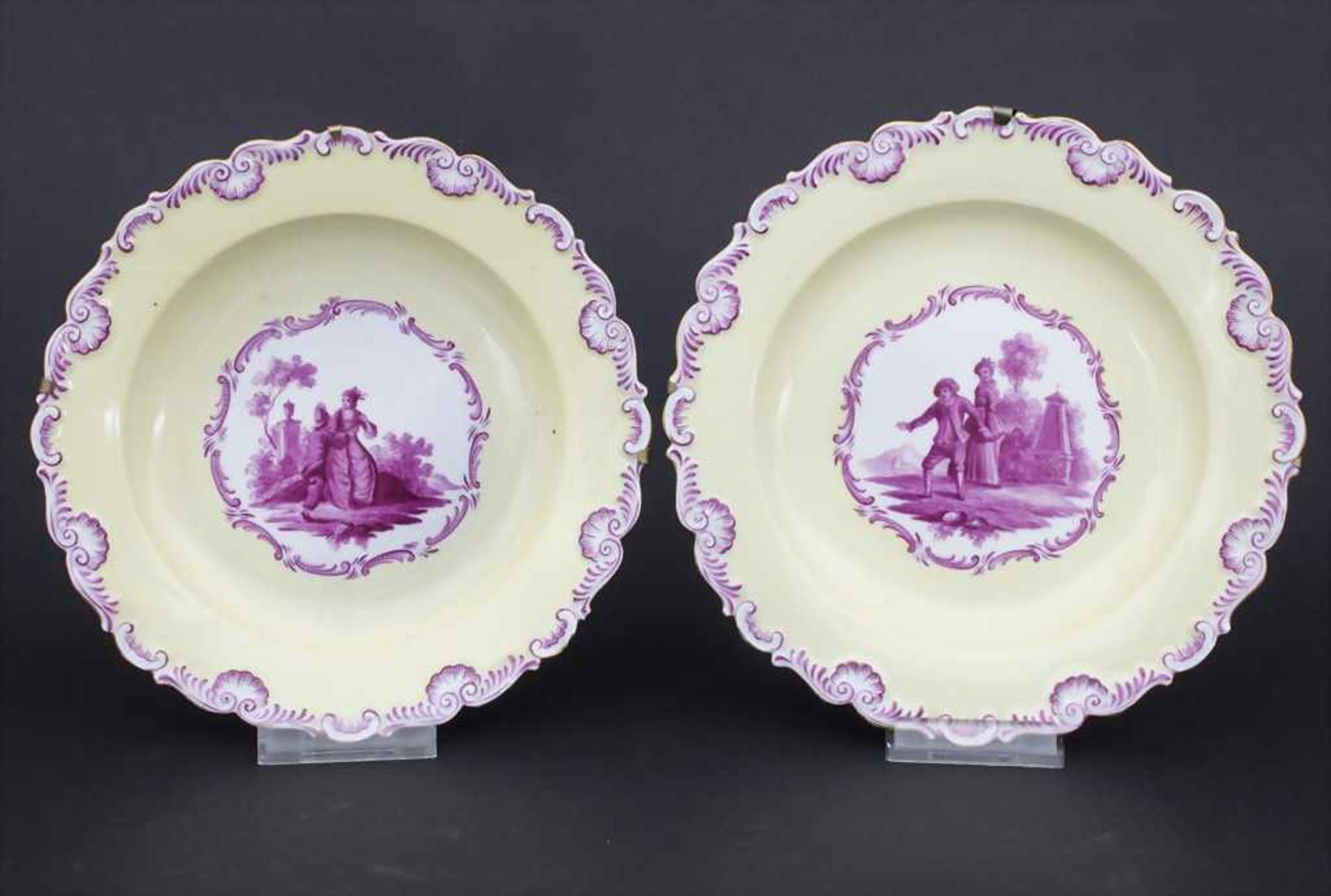 Paar Zierteller mit galanten Szenen / A pair of plates with Watteau scenes, Meissen, 19. Jh.