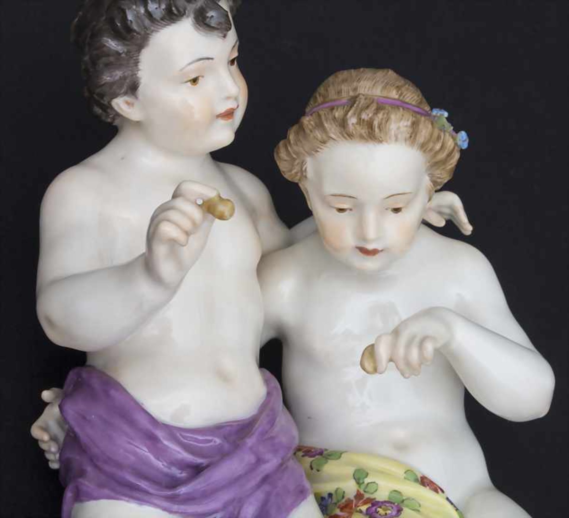 Kindergruppe mit Schwänen / A boy and a girl feeding two swans, Meissen, um 1850 - Bild 8 aus 8