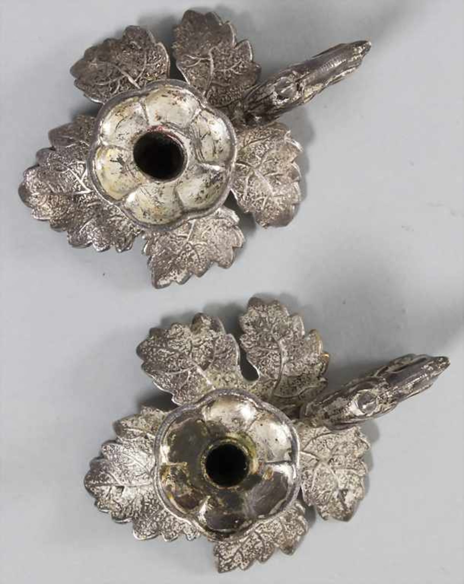 Paar Miniatur Handleuchter / A pair of miniature candlesticks, um 1900 - Bild 4 aus 5